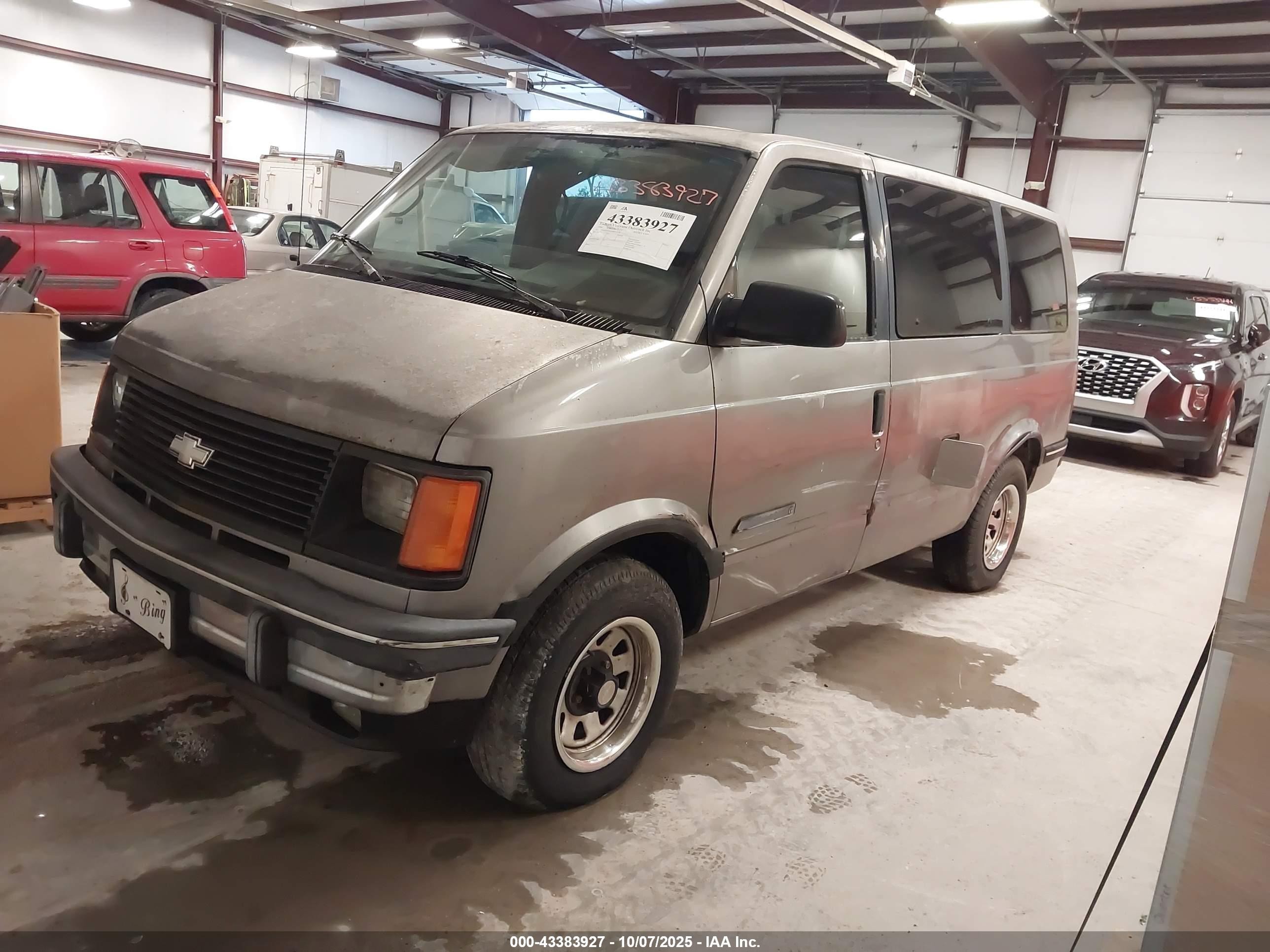 1994 Chevrolet Astro   Silver vin: 1GNDM19ZXRB141258