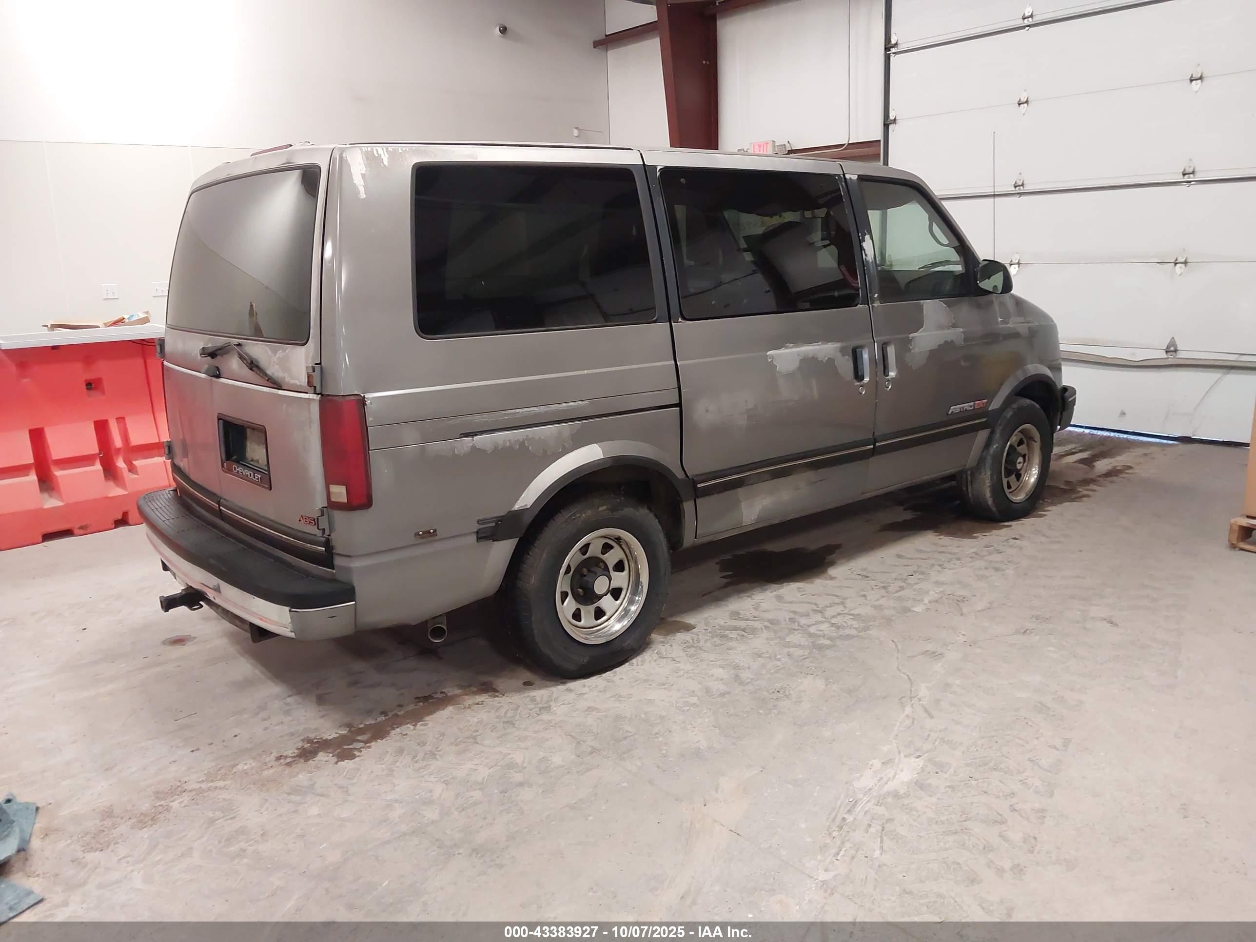 1994 Chevrolet Astro   Silver vin: 1GNDM19ZXRB141258