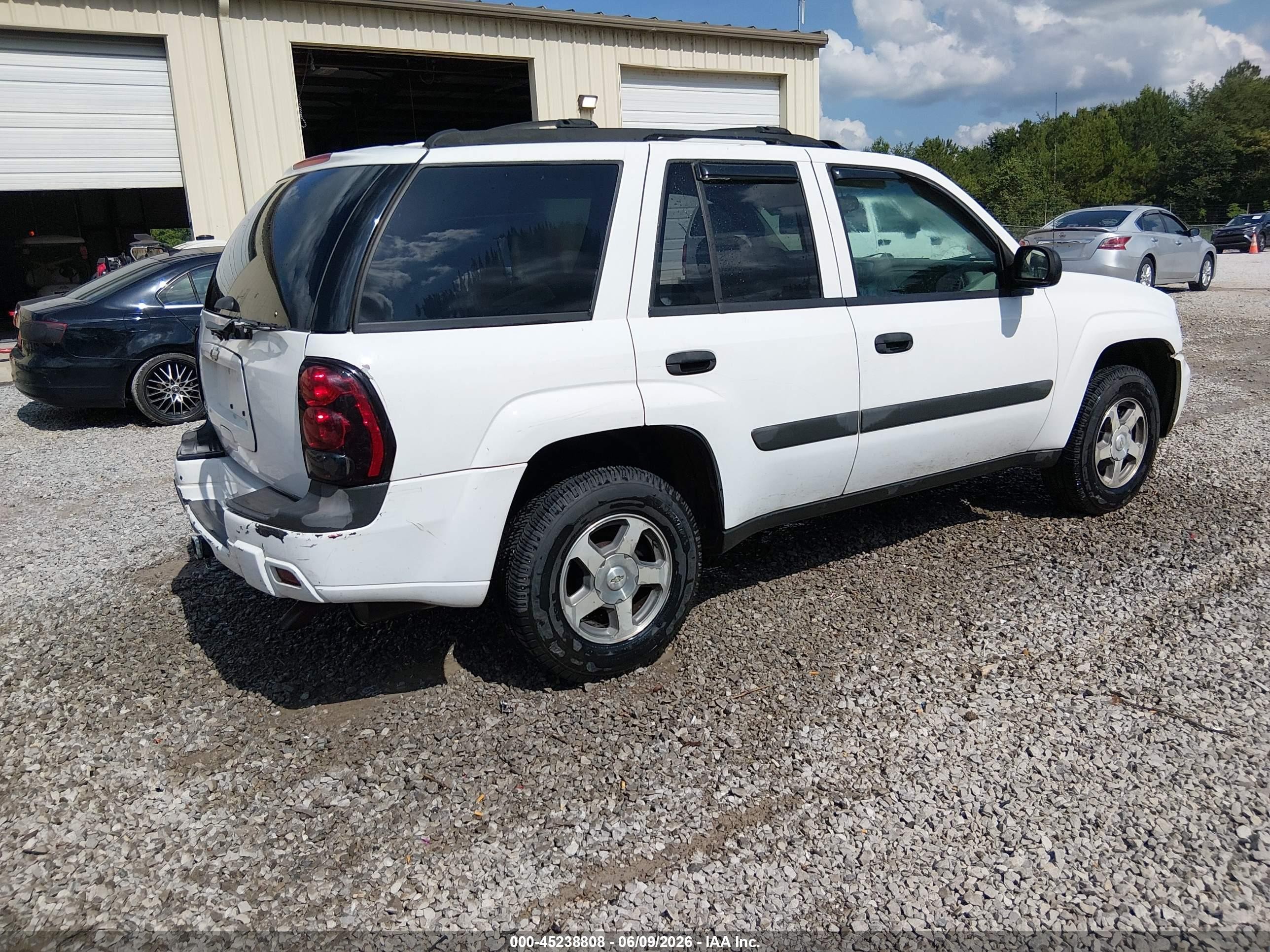 2005 Chevrolet Trailblazer Ls White vin: 1GNDS13S252285303