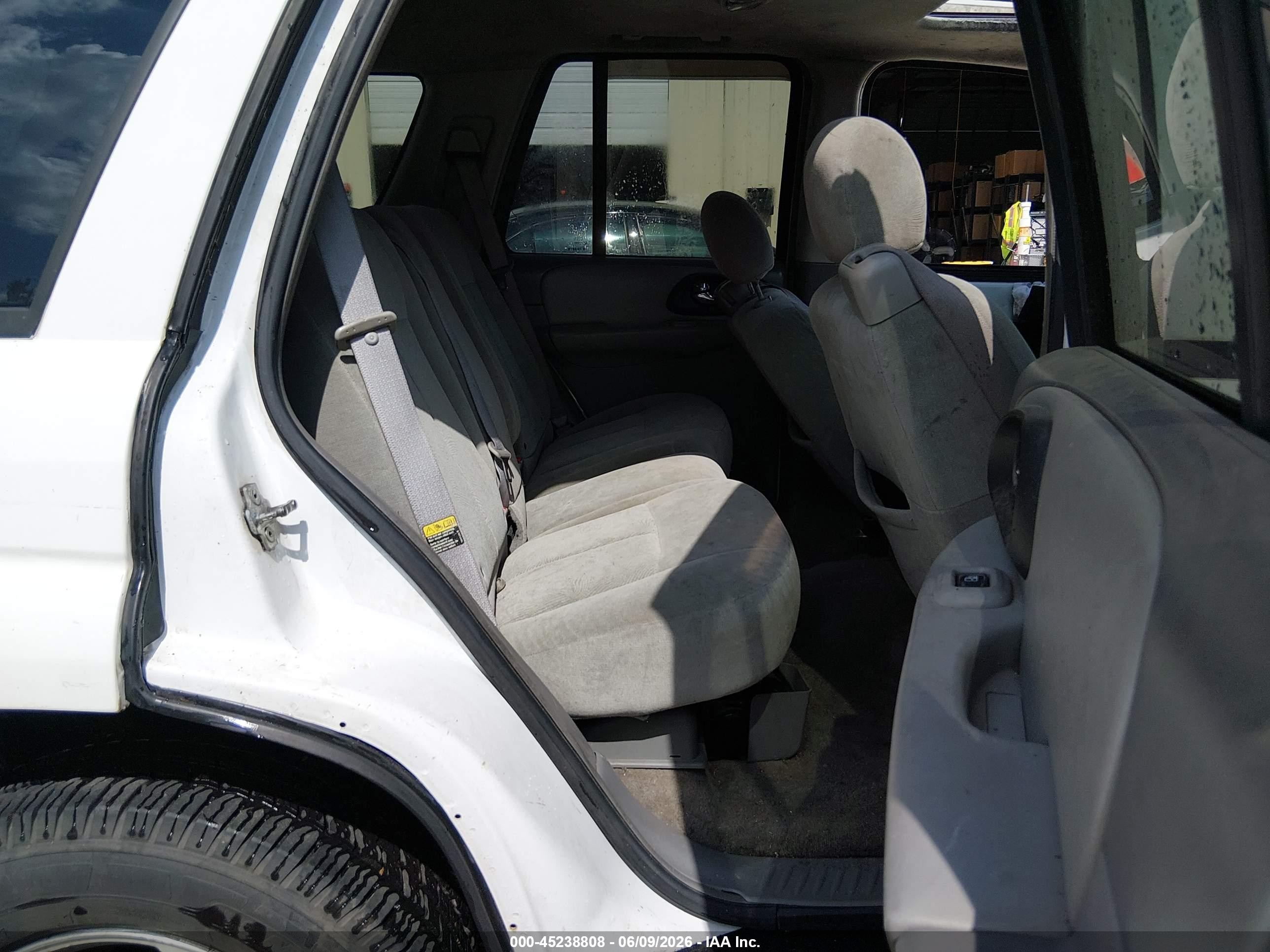 2005 Chevrolet Trailblazer Ls White vin: 1GNDS13S252285303