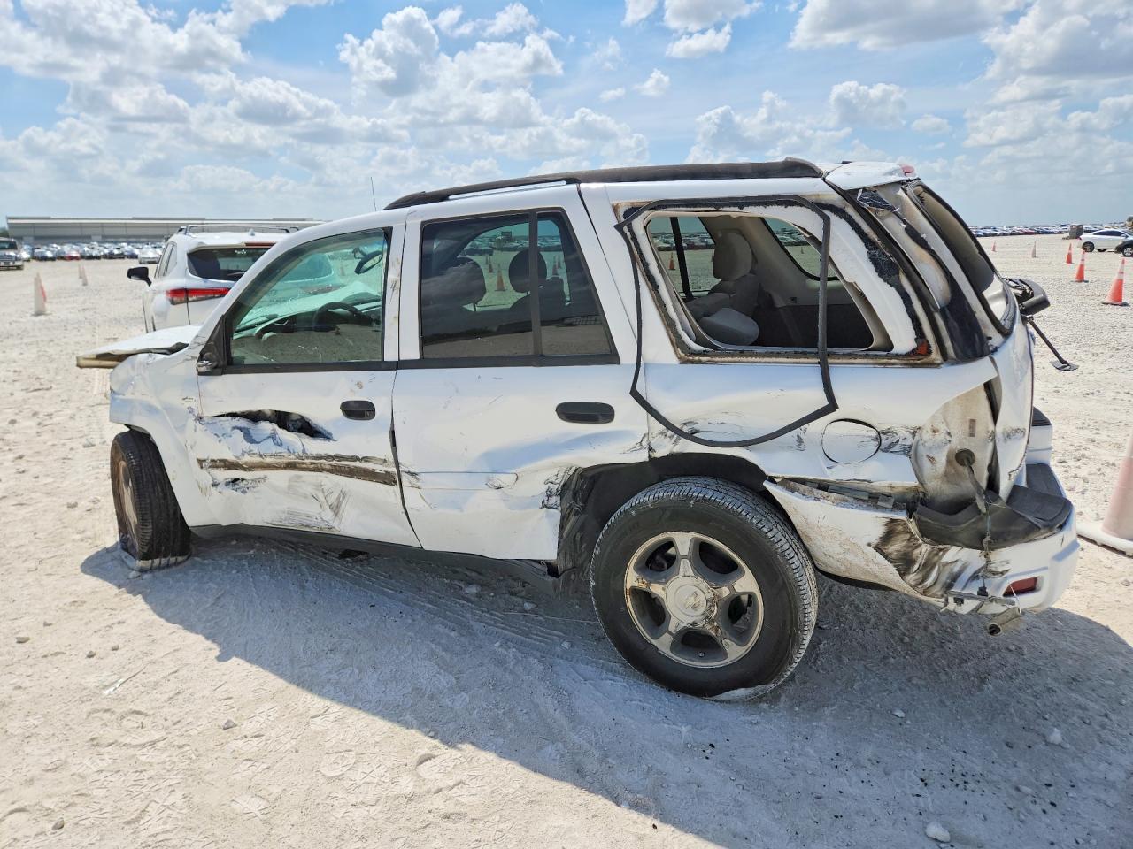 2007 Chevrolet Trailblazer Ls White vin: 1GNDS13S372111632