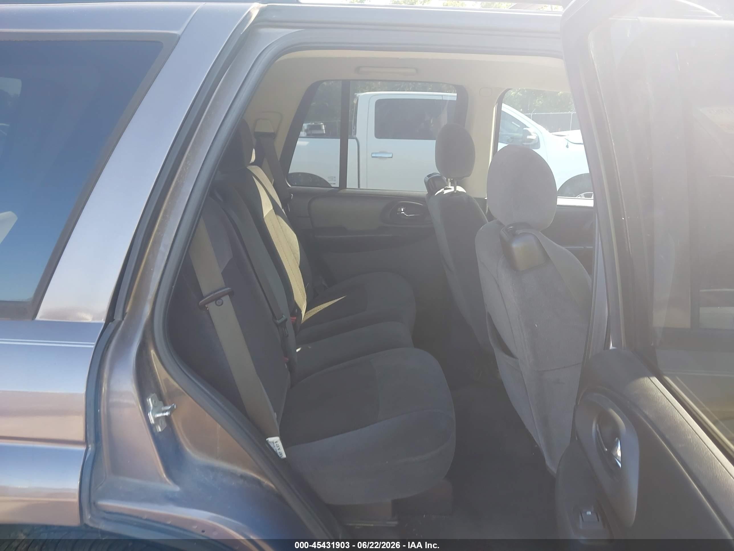 2008 Chevrolet Trailblazer Lt Gray vin: 1GNDS13S582113965