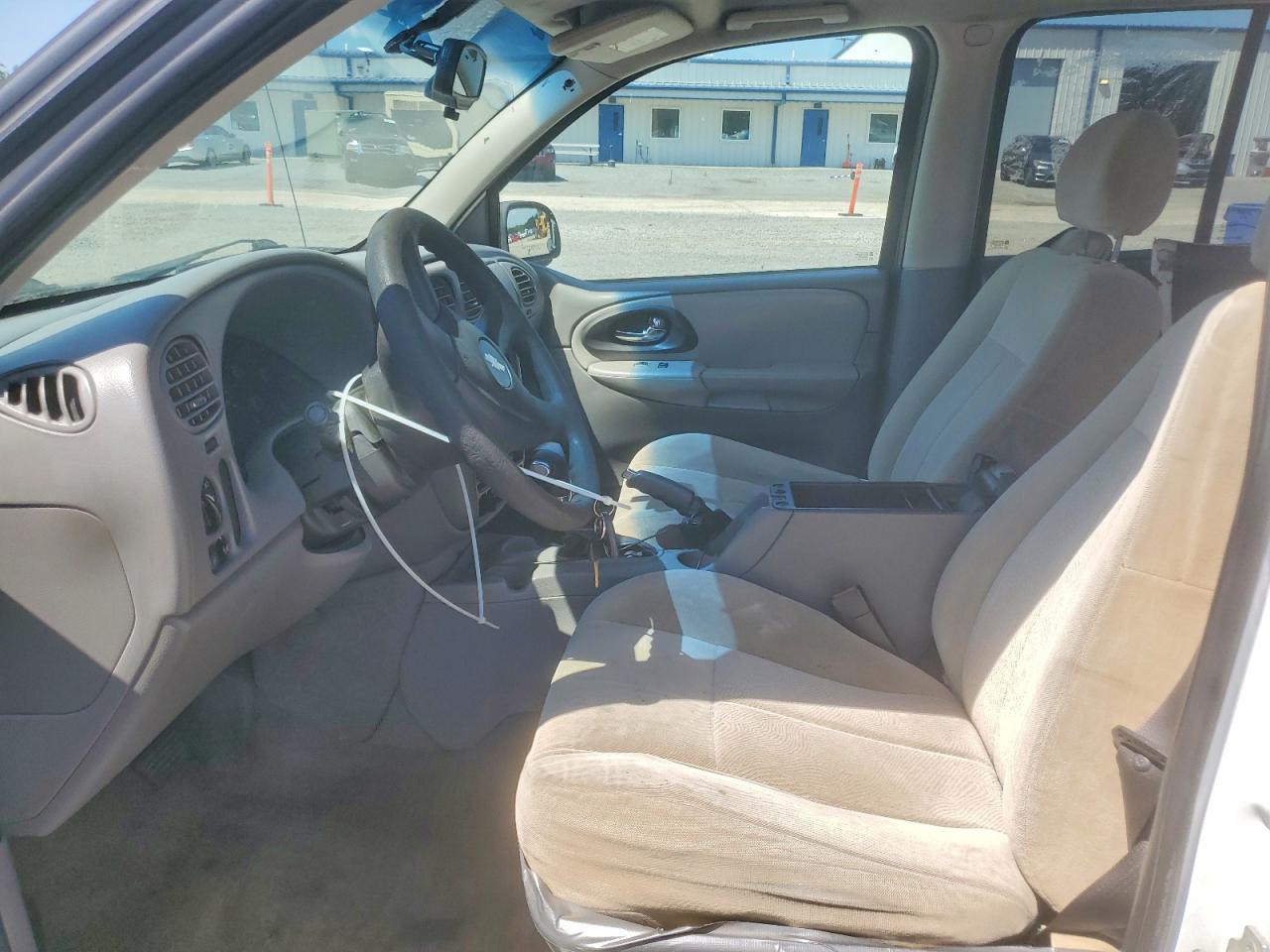 2008 Chevrolet Trailblazer Ls Белый vin: 1GNDS13S982103746