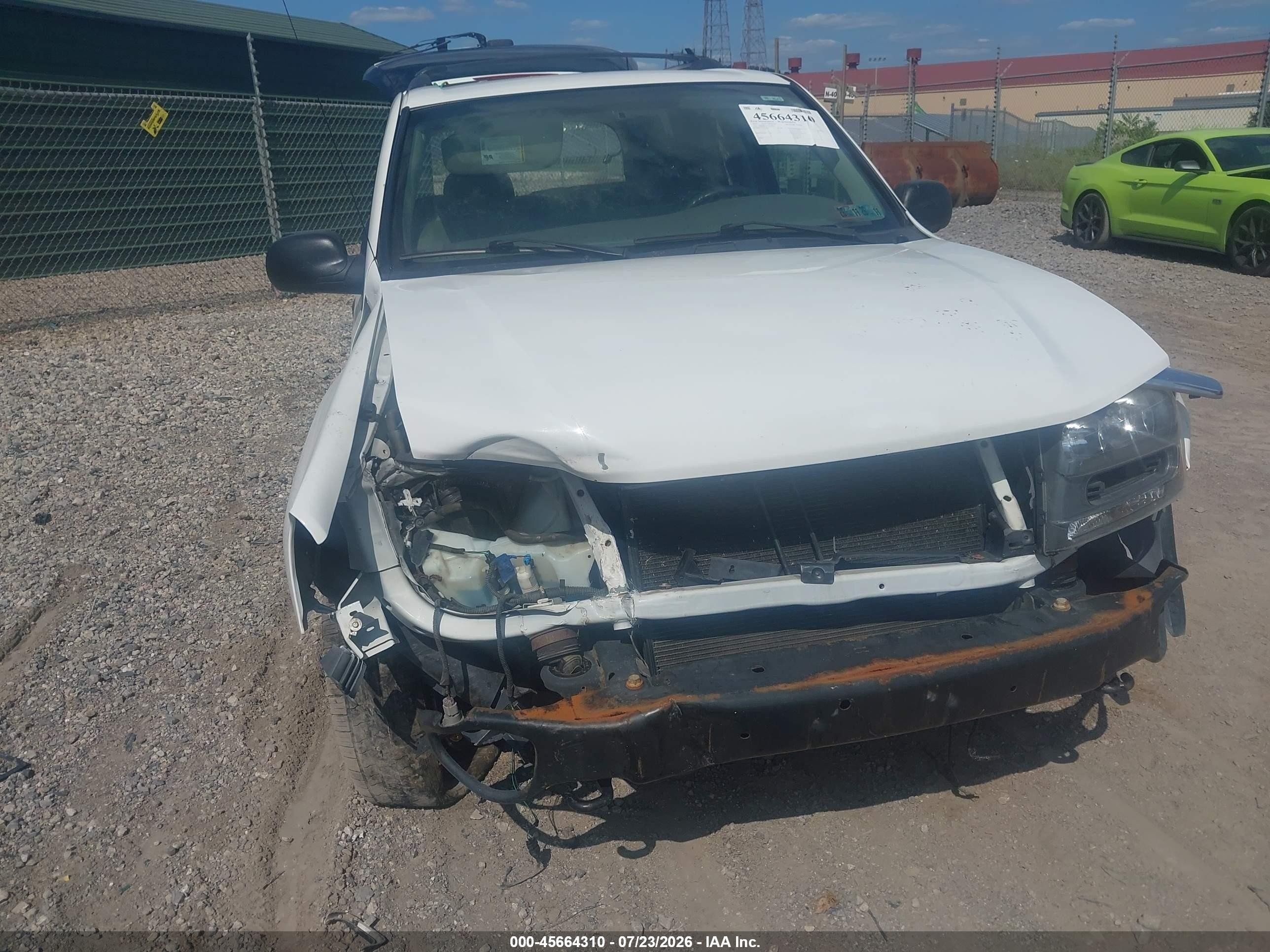 2005 Chevrolet Trailblazer Ls Белый vin: 1GNDT13S252338241