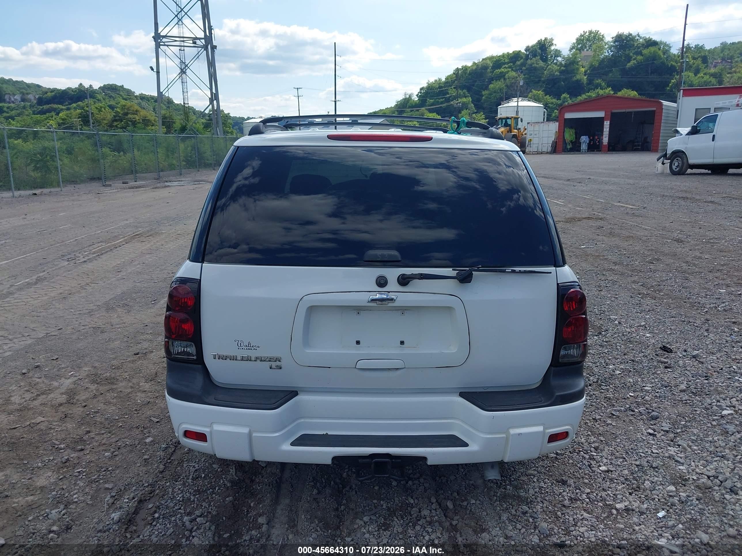 2005 Chevrolet Trailblazer Ls Белый vin: 1GNDT13S252338241