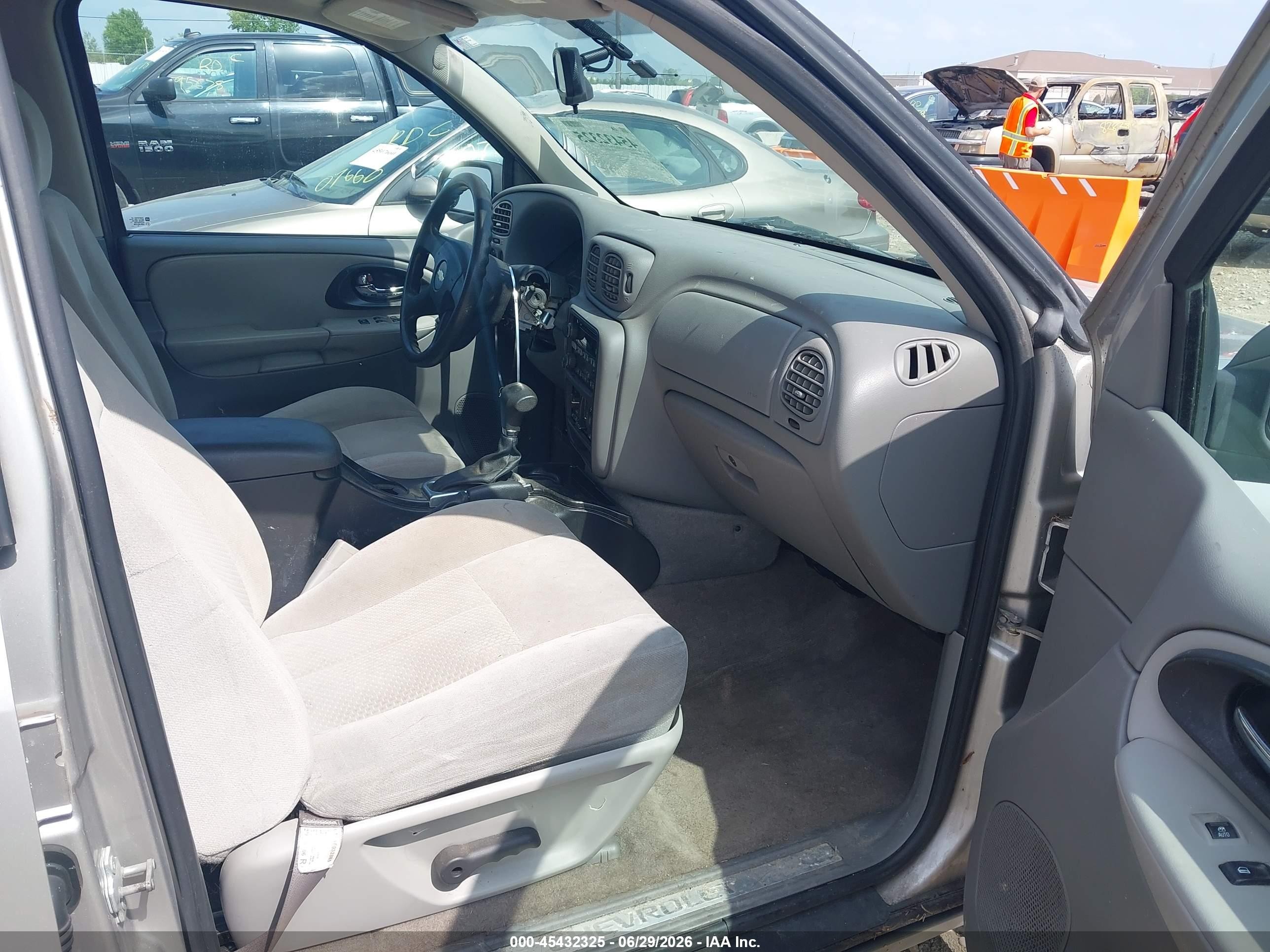 2007 Chevrolet Trailblazer Ls Tan vin: 1GNDT13S272171608