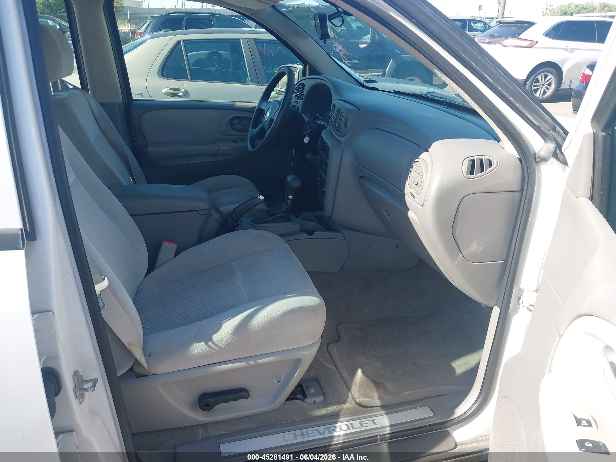 2008 Chevrolet Trailblazer Fleet White vin: 1GNDT13S282236538