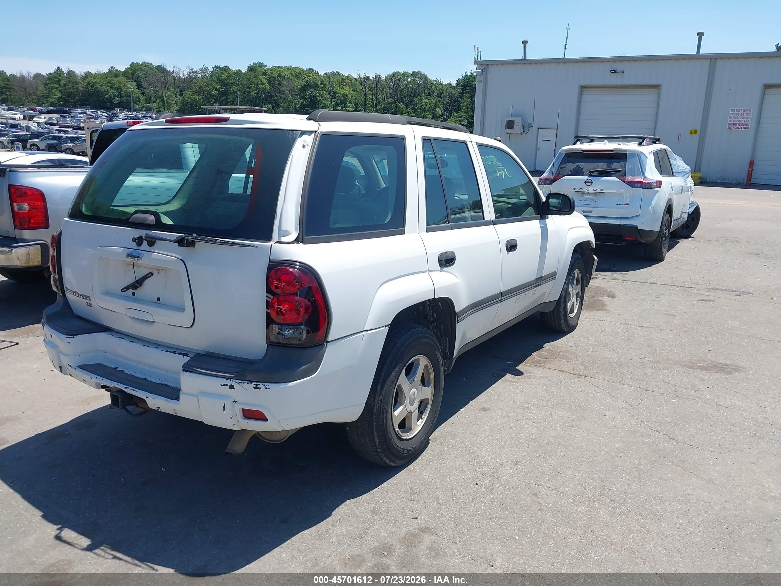 2005 Chevrolet Trailblazer Ls White vin: 1GNDT13S452250081