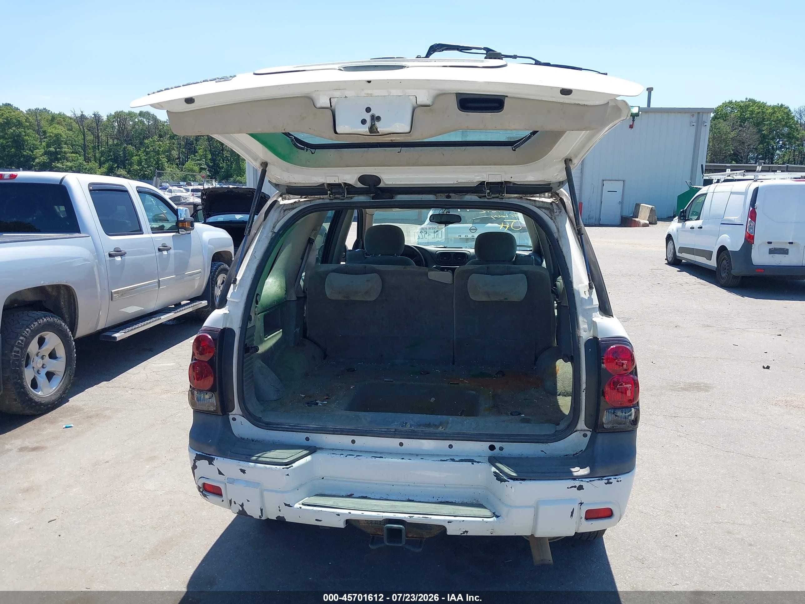 2005 Chevrolet Trailblazer Ls White vin: 1GNDT13S452250081