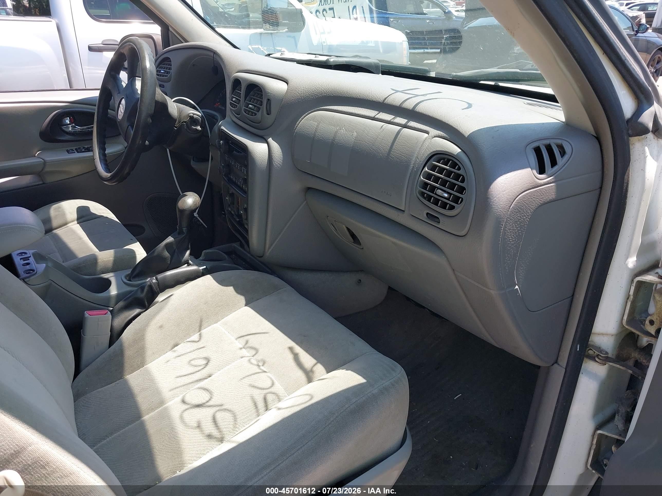 2005 Chevrolet Trailblazer Ls White vin: 1GNDT13S452250081
