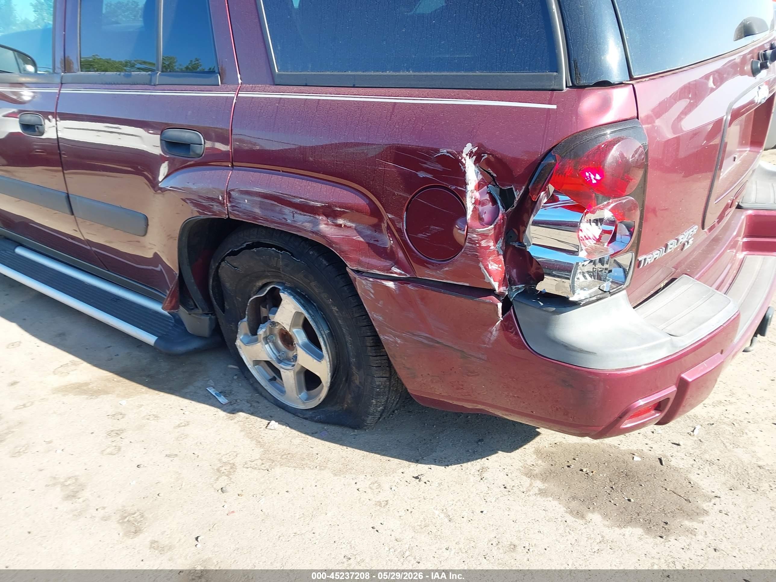 2005 Chevrolet Trailblazer Ls Red vin: 1GNDT13S552360458