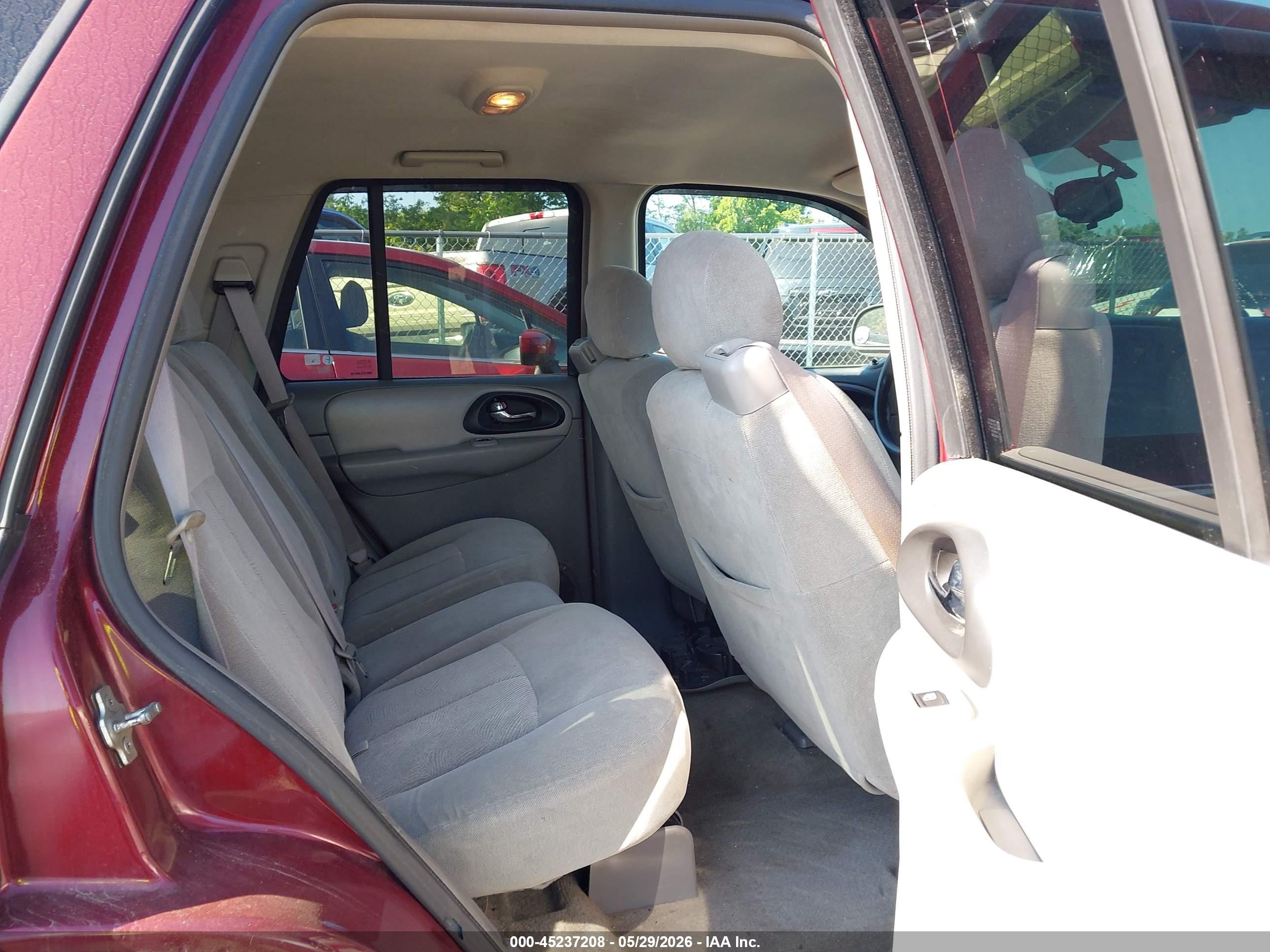 2005 Chevrolet Trailblazer Ls Red vin: 1GNDT13S552360458