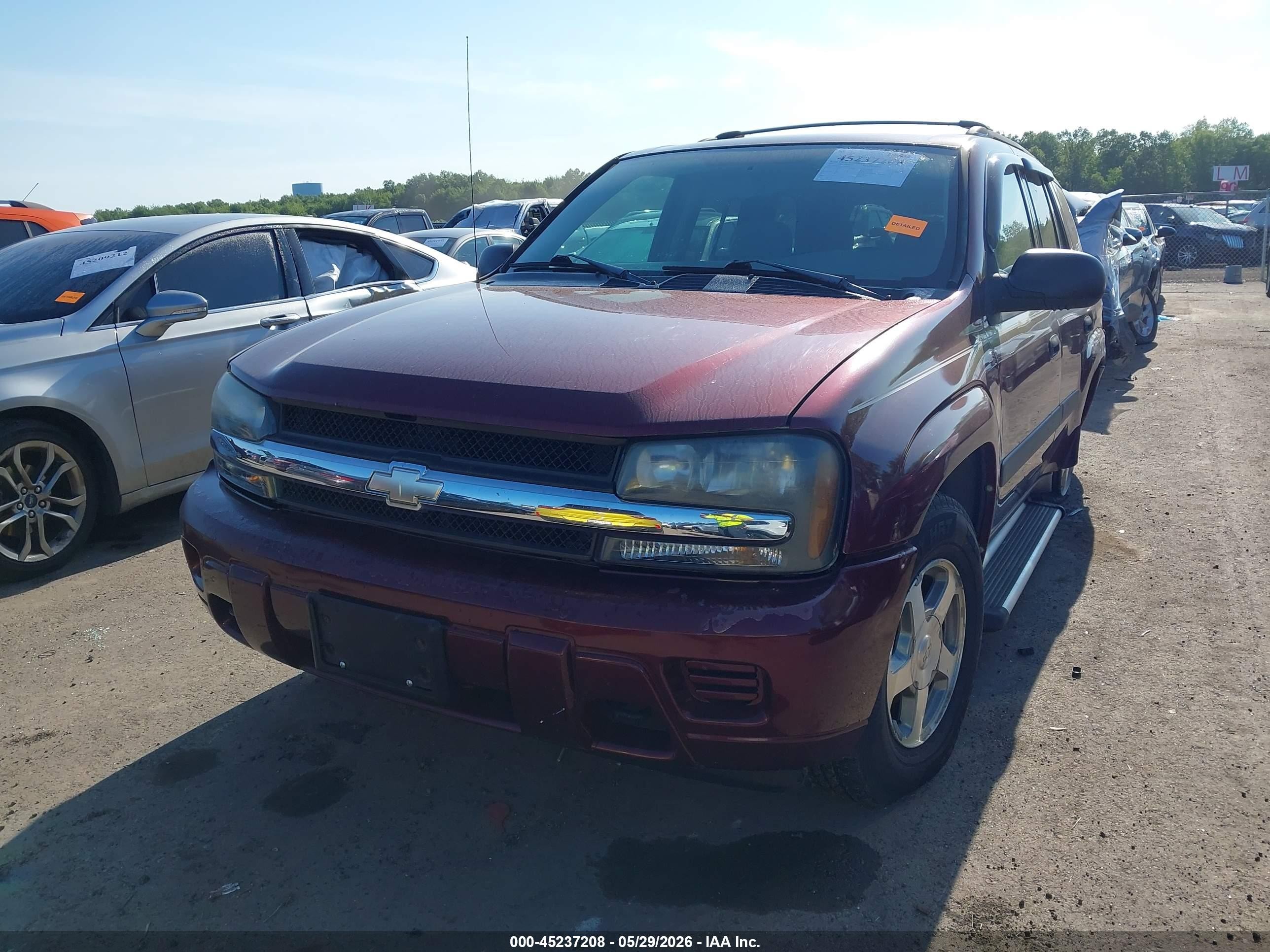 2005 Chevrolet Trailblazer Ls Red vin: 1GNDT13S552360458