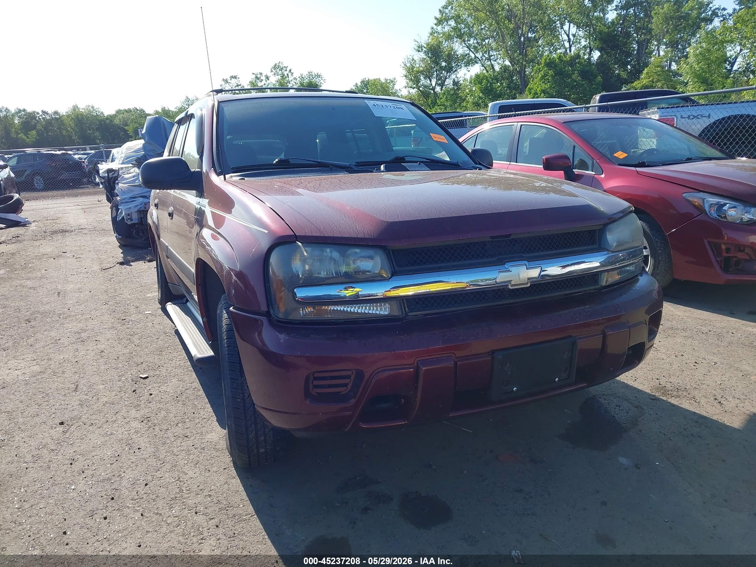 2005 Chevrolet Trailblazer Ls Red vin: 1GNDT13S552360458
