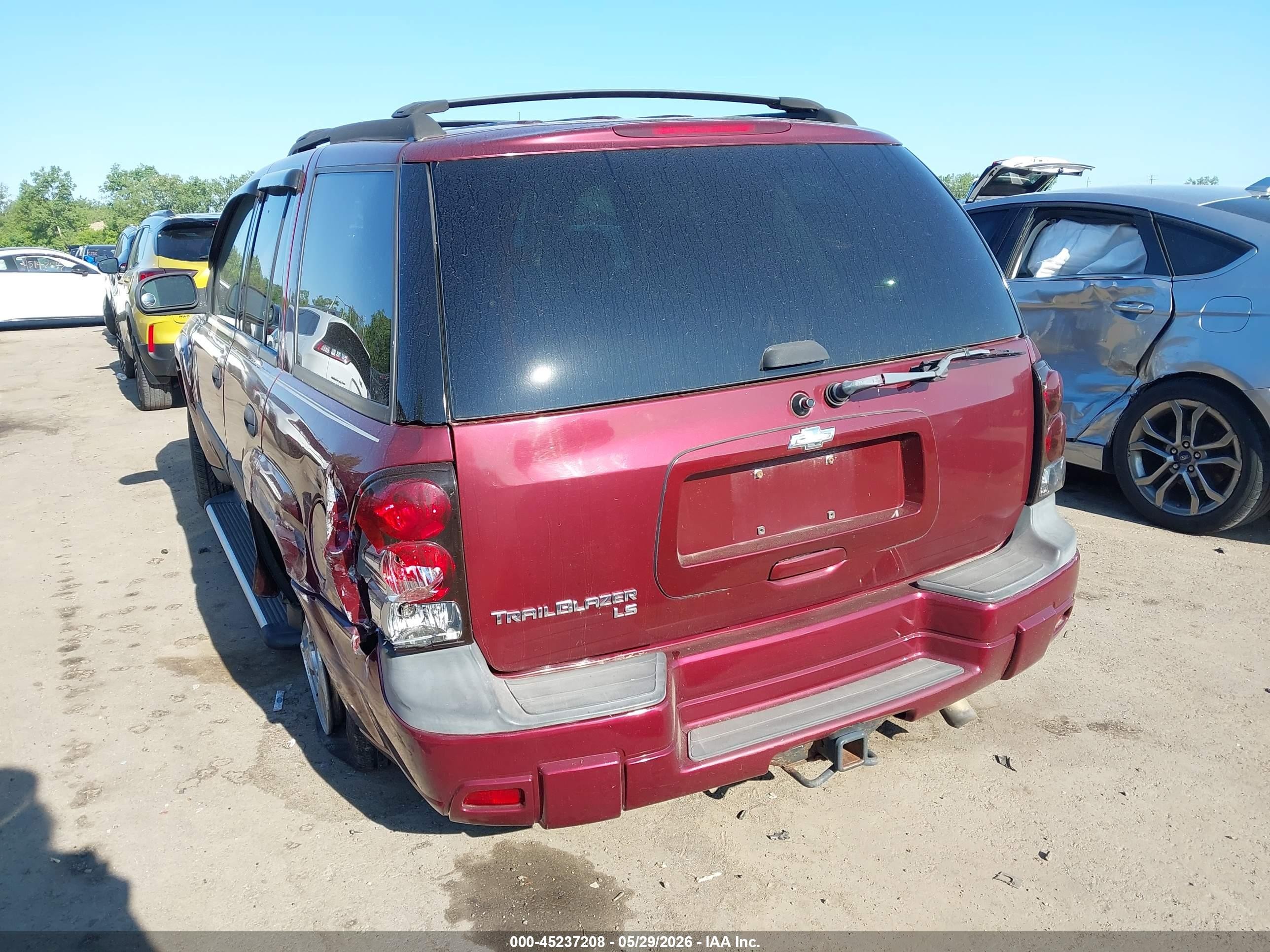 2005 Chevrolet Trailblazer Ls Red vin: 1GNDT13S552360458