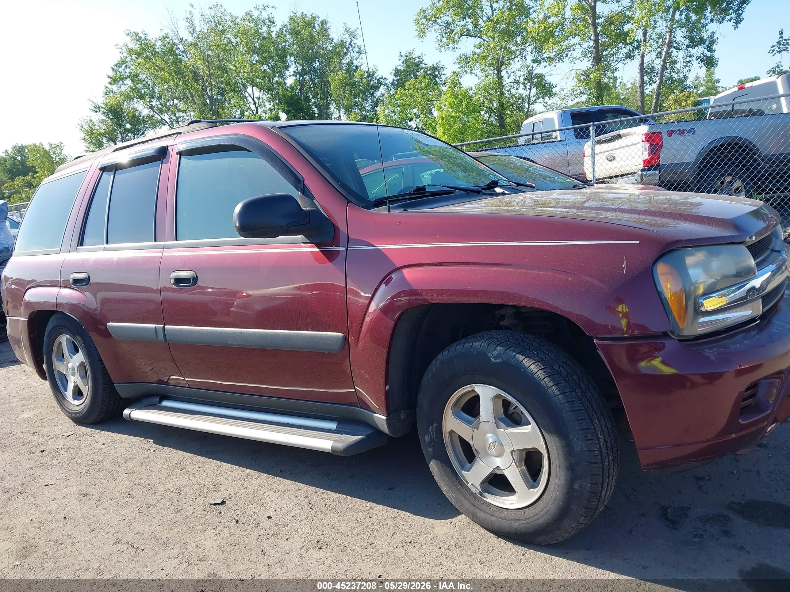 2005 Chevrolet Trailblazer Ls Red vin: 1GNDT13S552360458