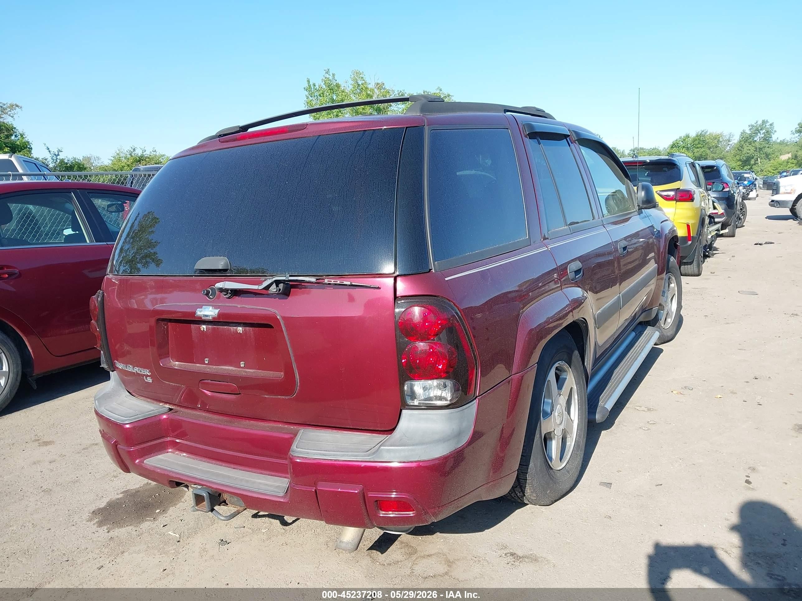 2005 Chevrolet Trailblazer Ls Red vin: 1GNDT13S552360458