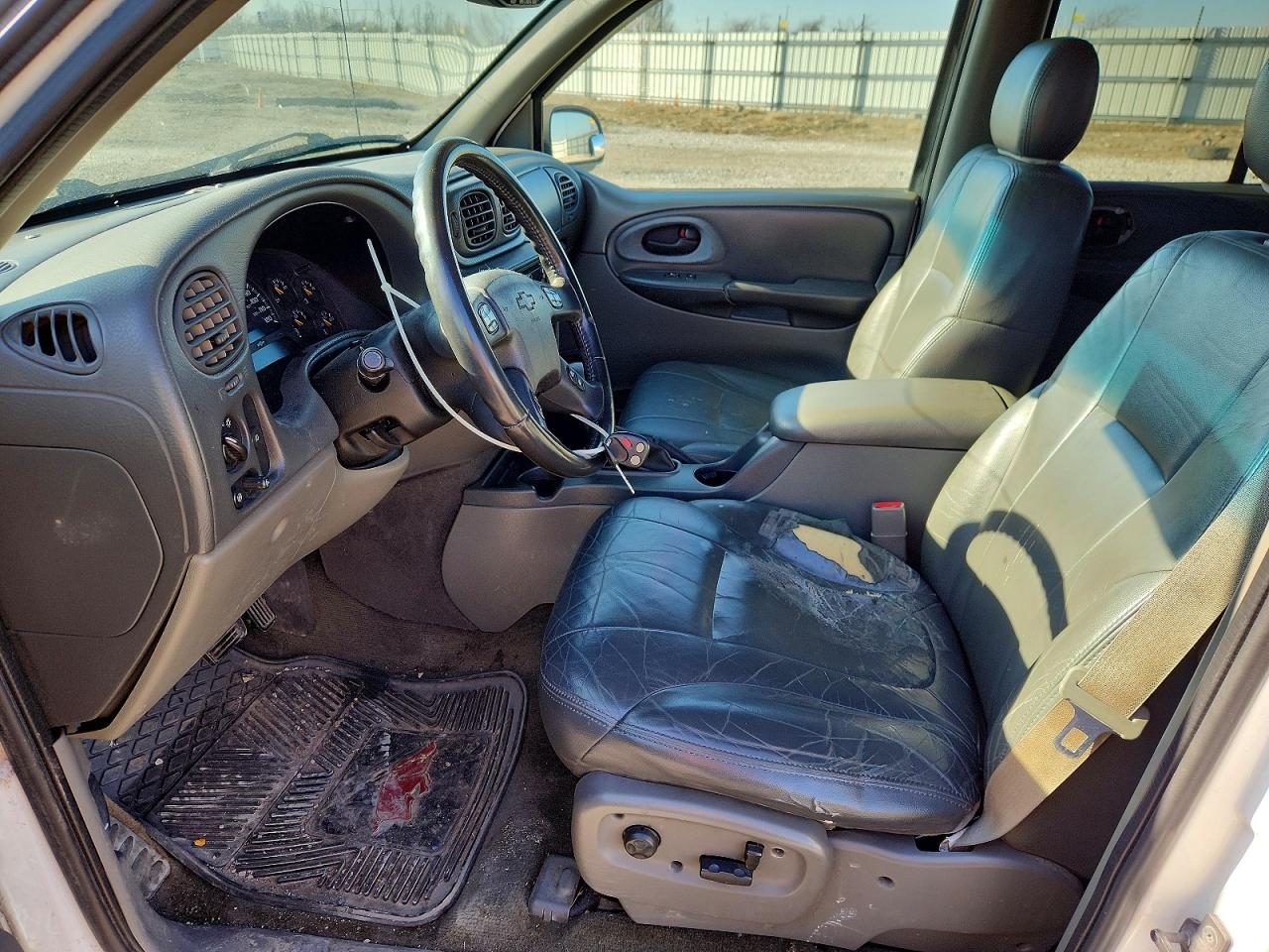 2002 Chev Trailblazer Белый vin: 1GNDT13S722415214