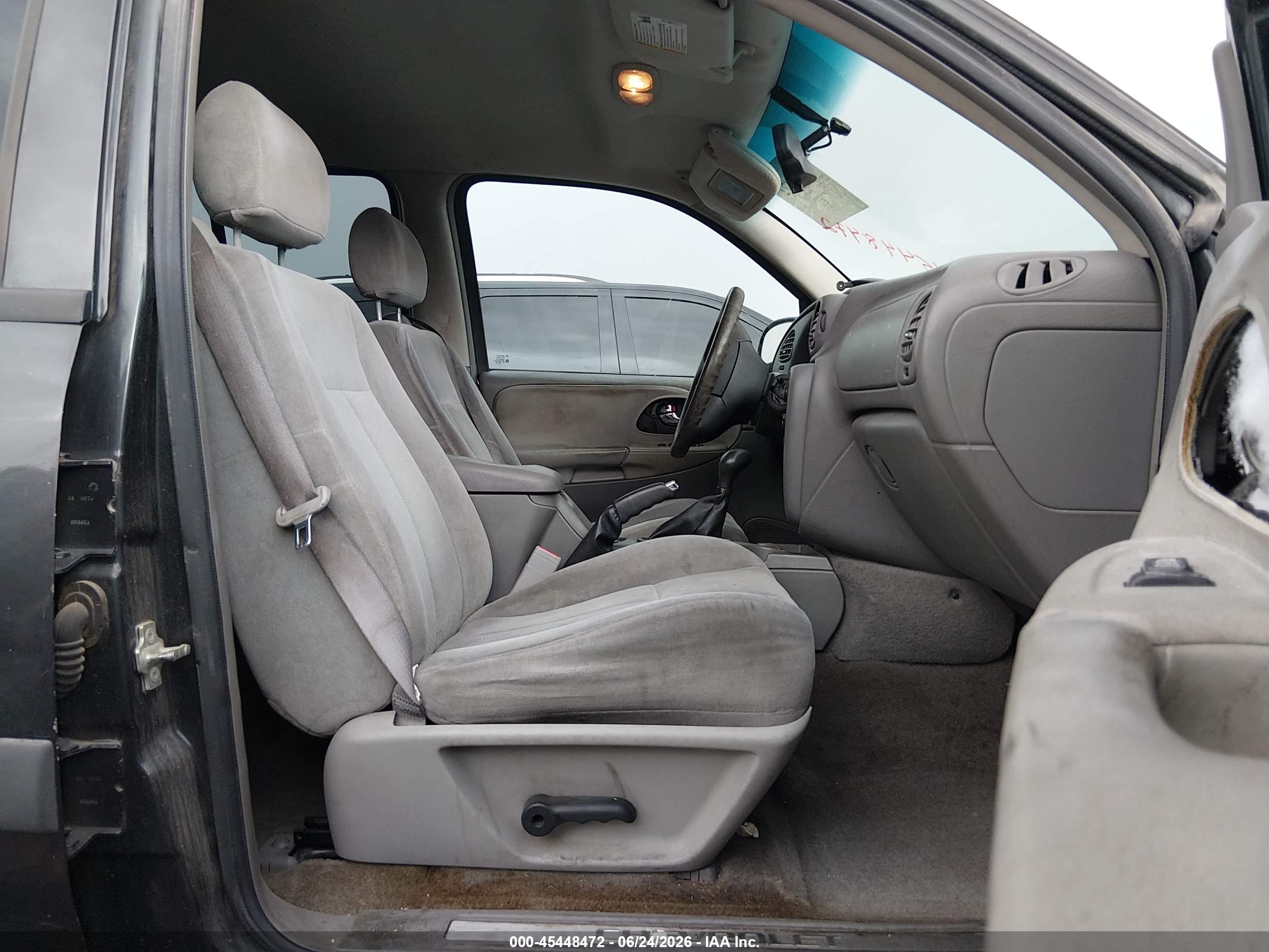 2005 Chevrolet Trailblazer Ls Dark Blue vin: 1GNDT13S752304845
