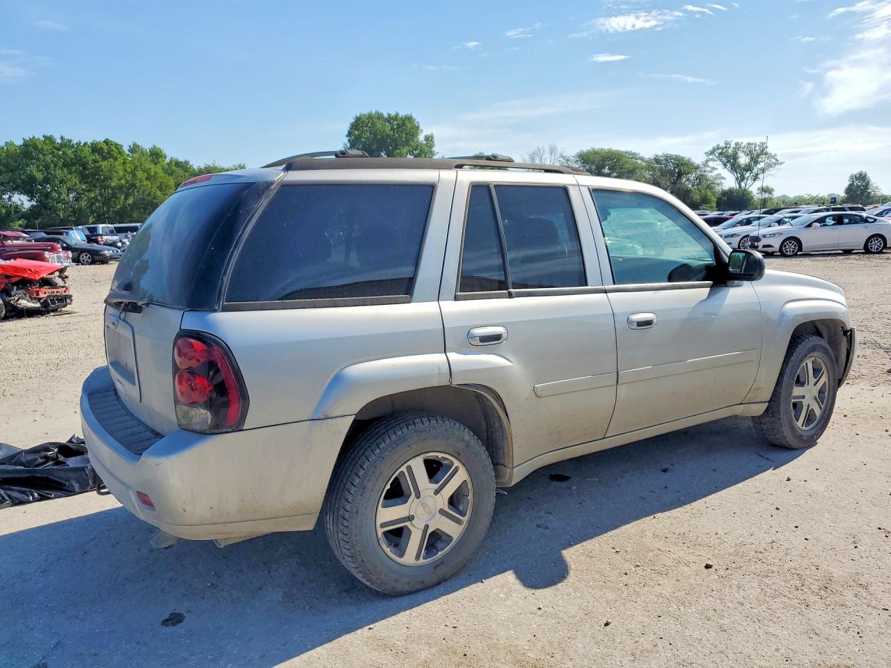 2007 Chevrolet Trailblazer Ls Серебряный vin: 1GNDT13S872226188