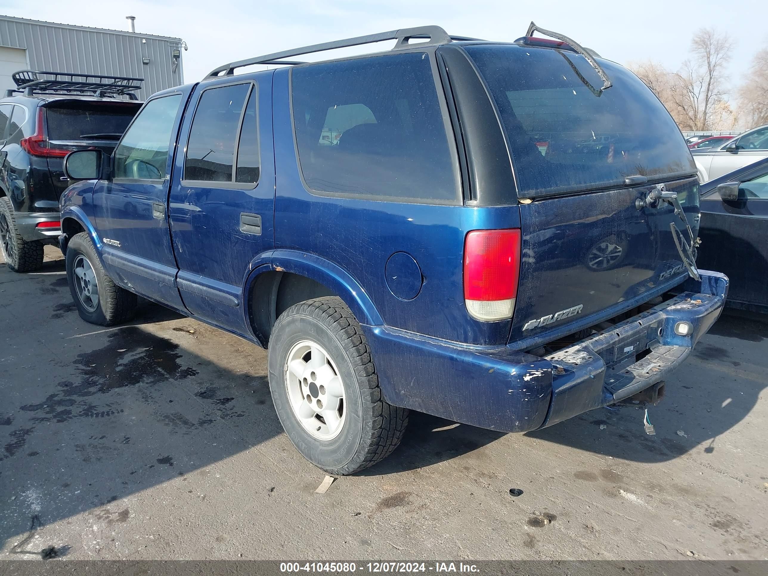 2002 Chevrolet Blazer Ls Dark Blue vin: 1GNDT13W02K127361