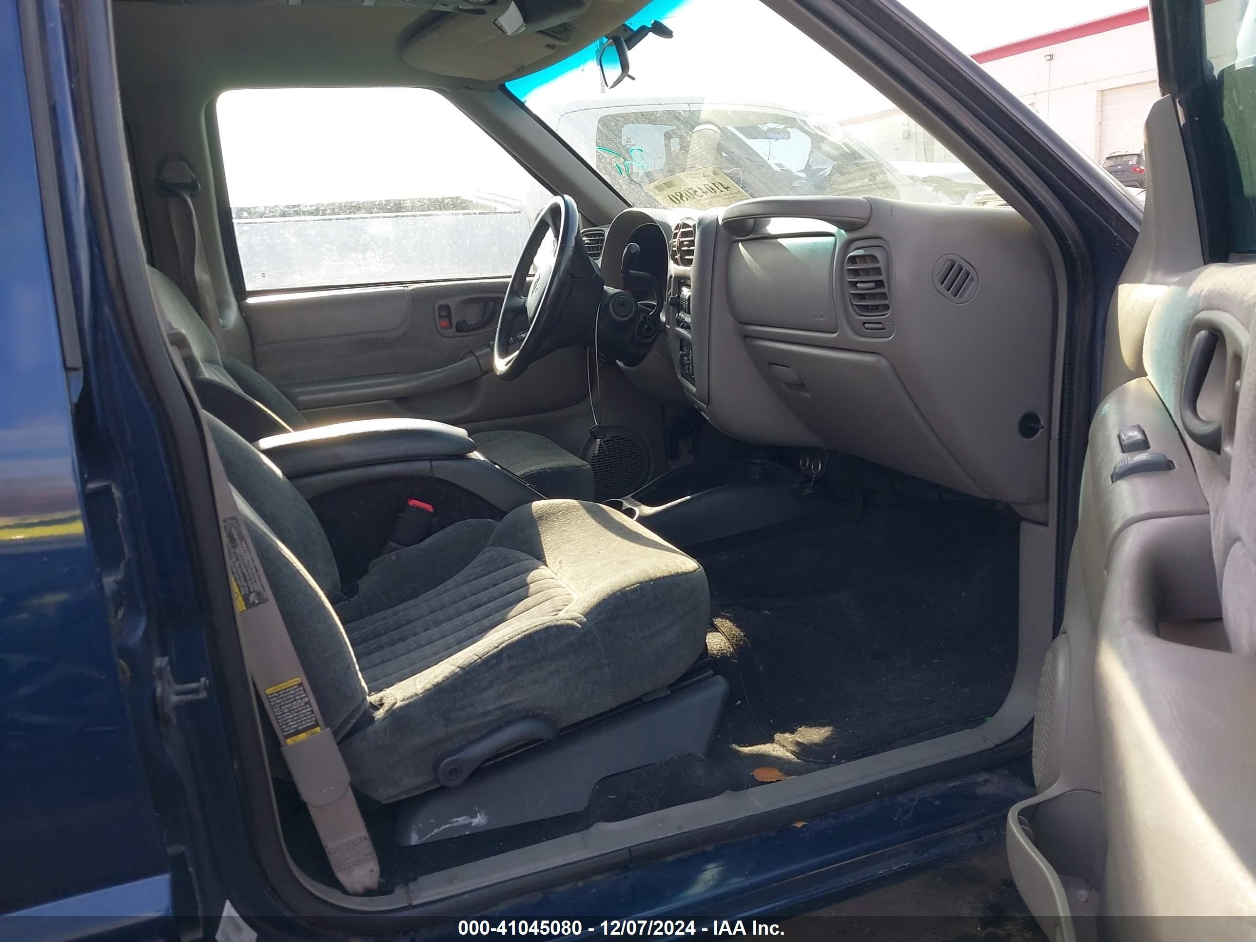 2002 Chevrolet Blazer Ls Dark Blue vin: 1GNDT13W02K127361