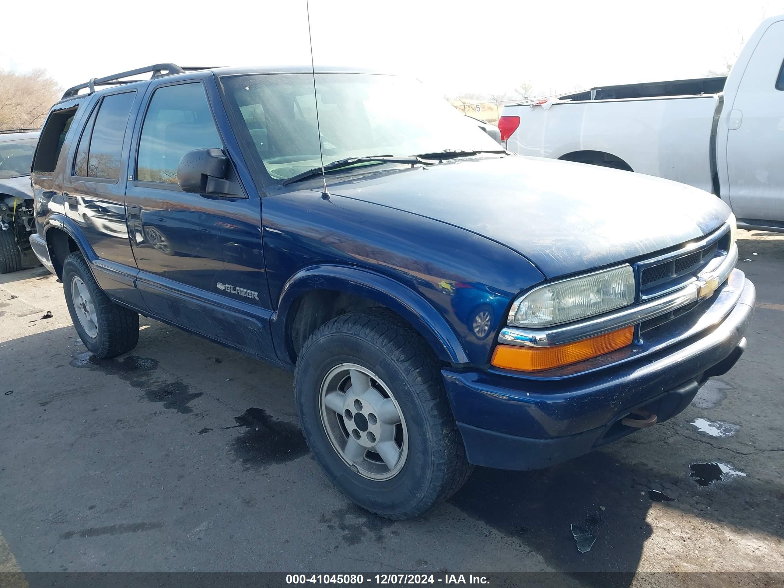 2002 Chevrolet Blazer Ls Dark Blue vin: 1GNDT13W02K127361