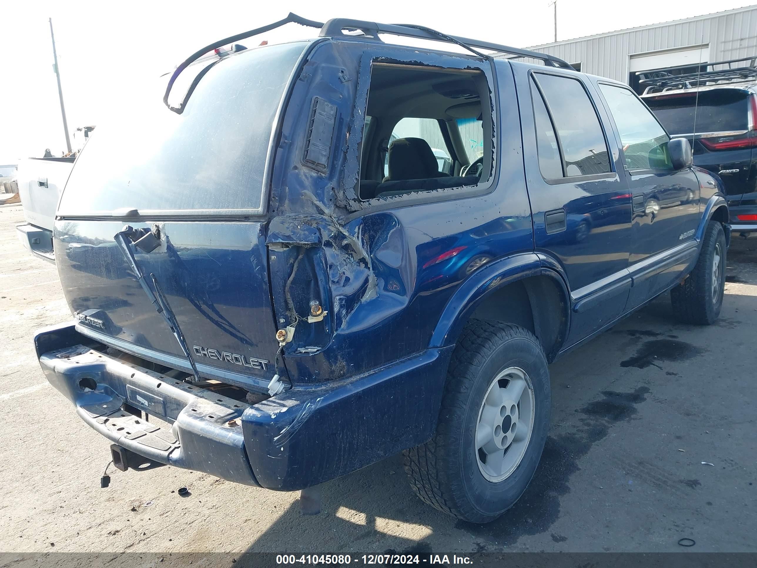 2002 Chevrolet Blazer Ls Dark Blue vin: 1GNDT13W02K127361