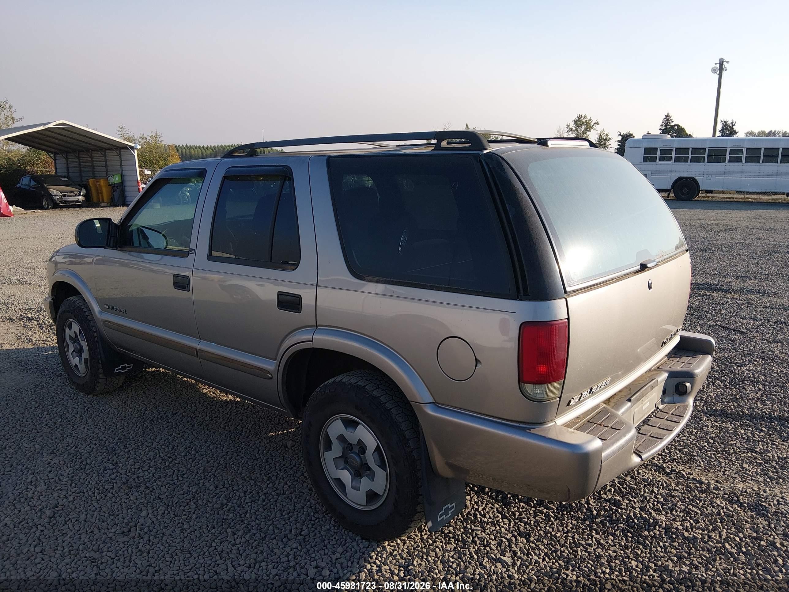 2002 Chevrolet Blazer Ls Brown vin: 1GNDT13W02K219635