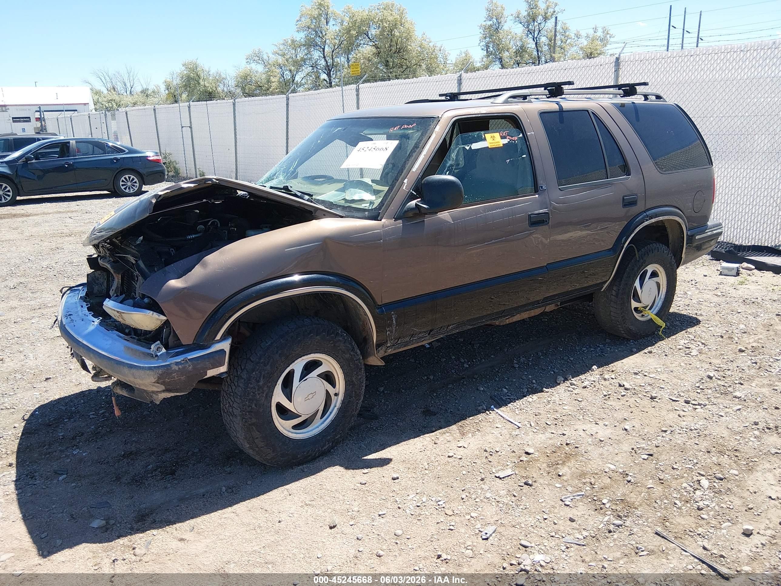 1998 Chevrolet Blazer Ls Brown vin: 1GNDT13W0W2259977