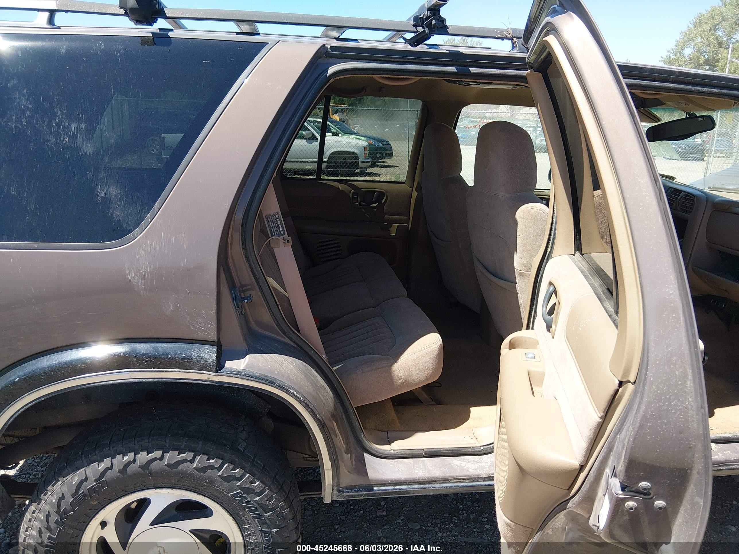 1998 Chevrolet Blazer Ls Brown vin: 1GNDT13W0W2259977