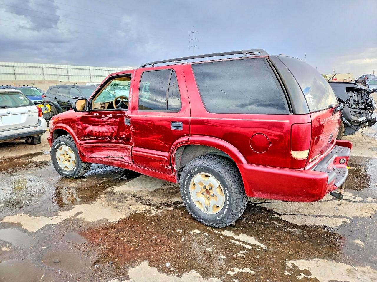 2000 Chevrolet Blazer Red vin: 1GNDT13W0Y2204349
