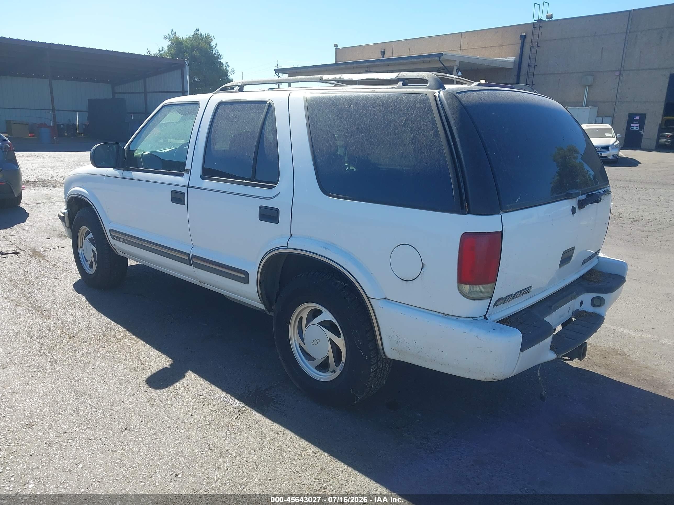 2000 Chevrolet Blazer Lt Белый vin: 1GNDT13W0Y2282159