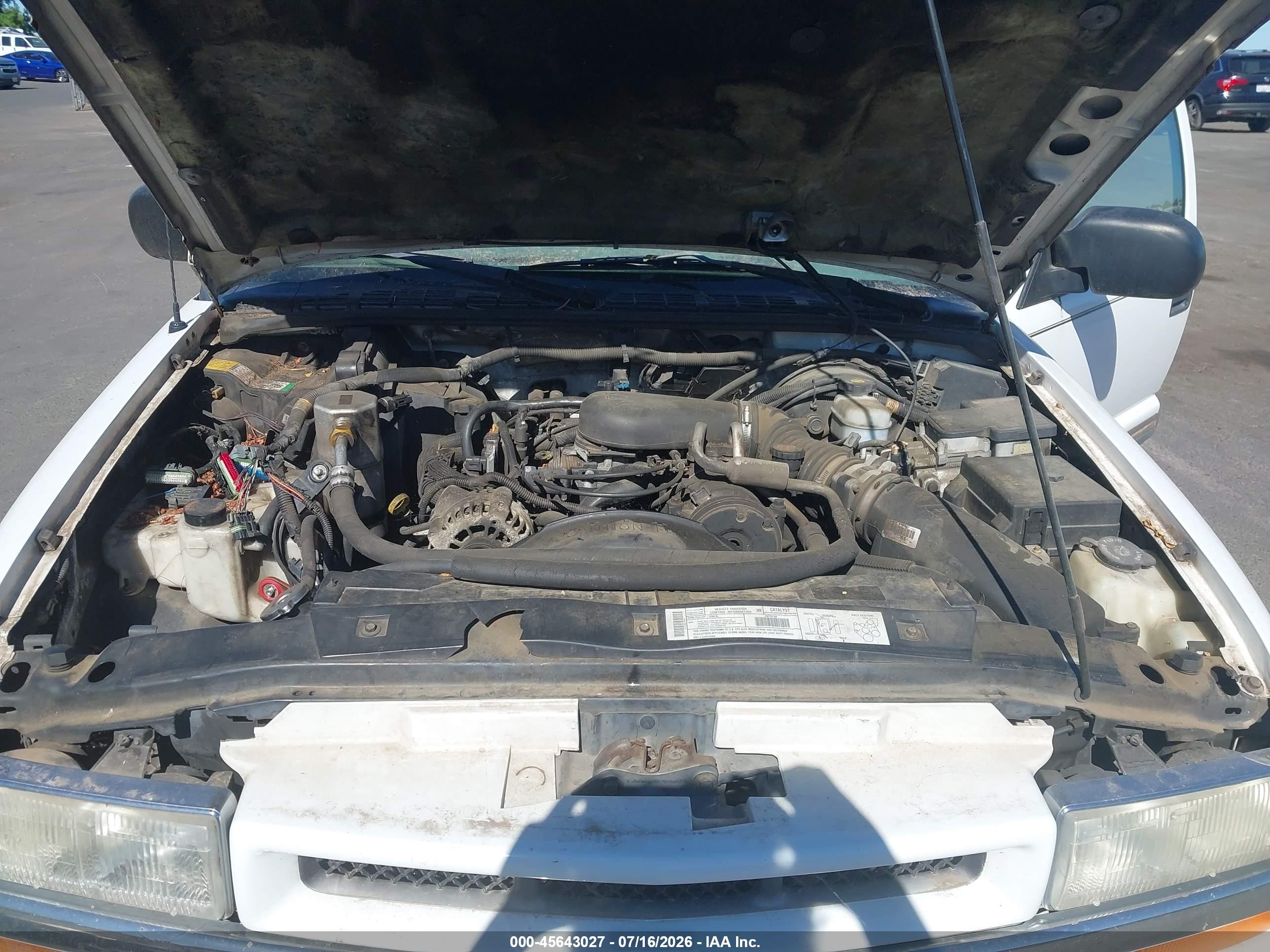 2000 Chevrolet Blazer Lt Белый vin: 1GNDT13W0Y2282159