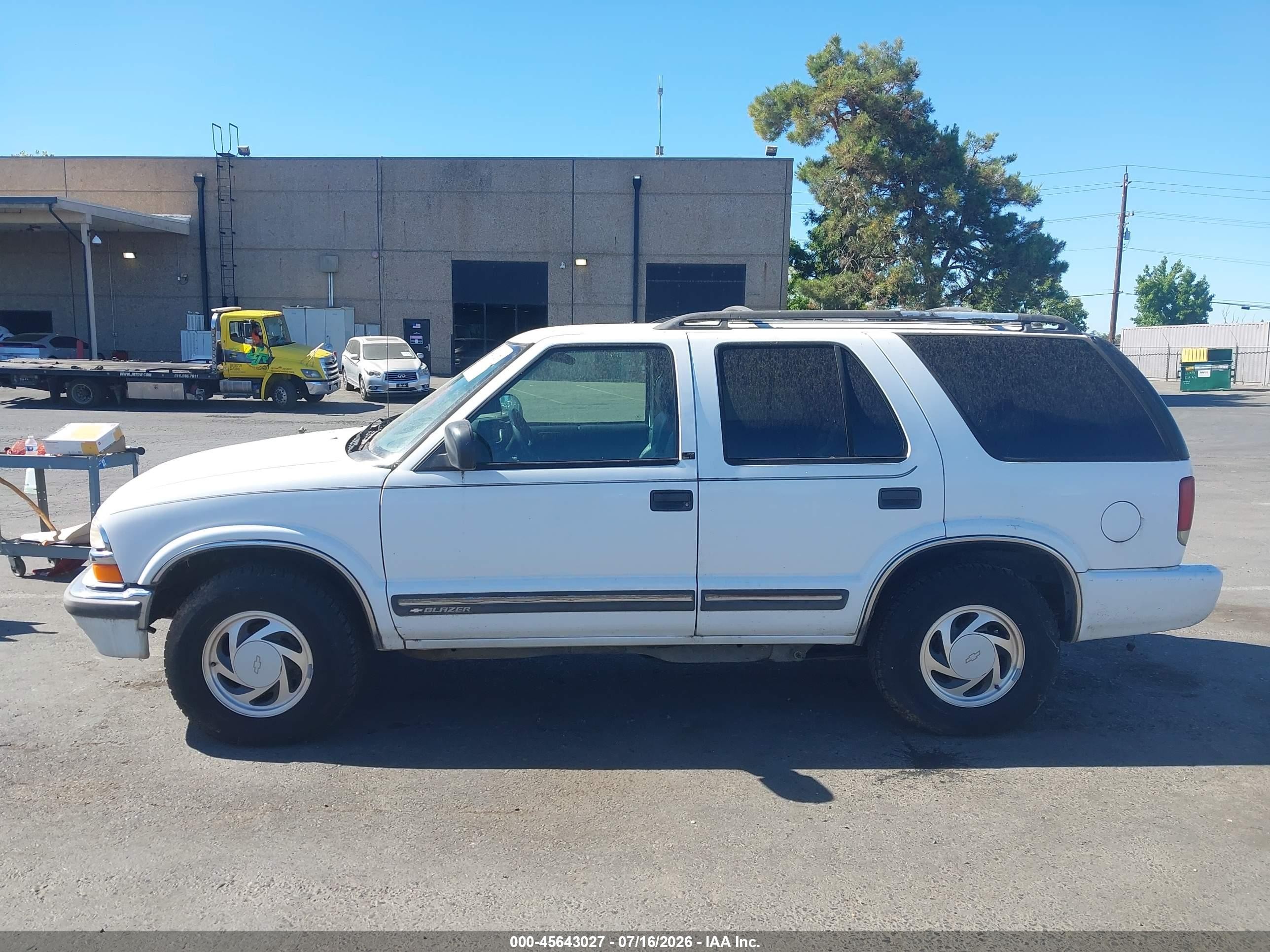 2000 Chevrolet Blazer Lt Белый vin: 1GNDT13W0Y2282159
