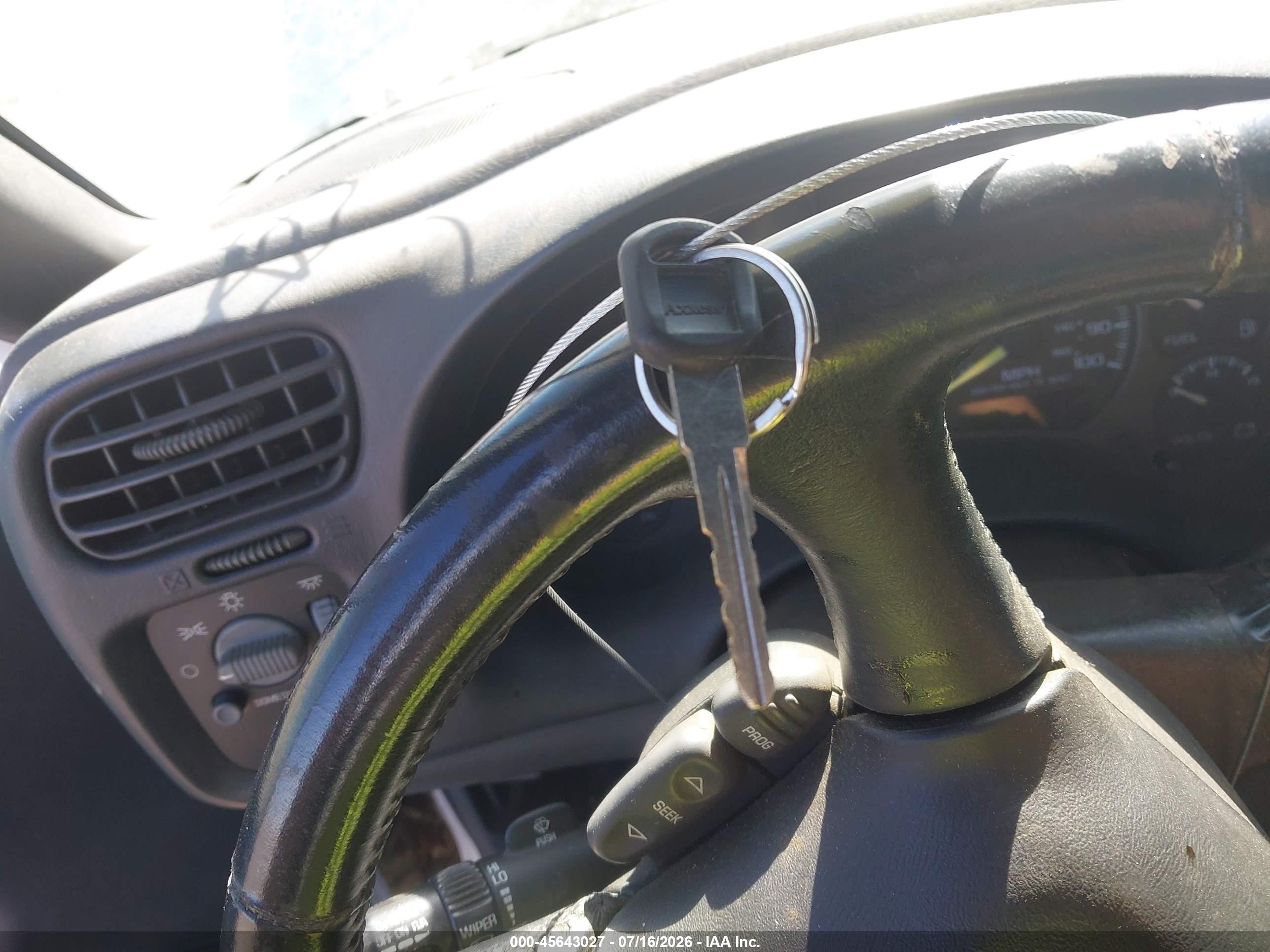 2000 Chevrolet Blazer Lt Белый vin: 1GNDT13W0Y2282159