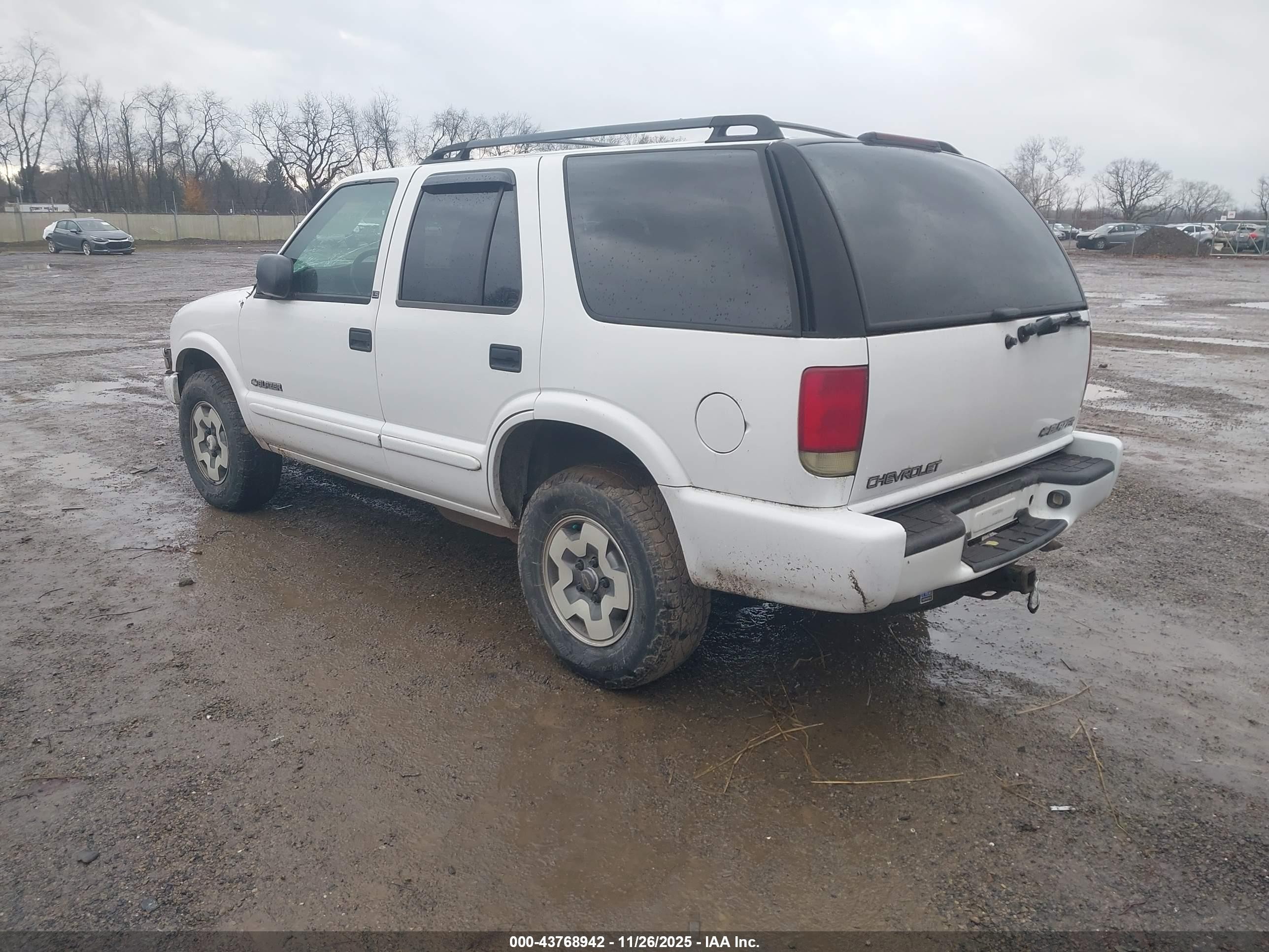 2002 Chevrolet Blazer Ls White vin: 1GNDT13W12K208028