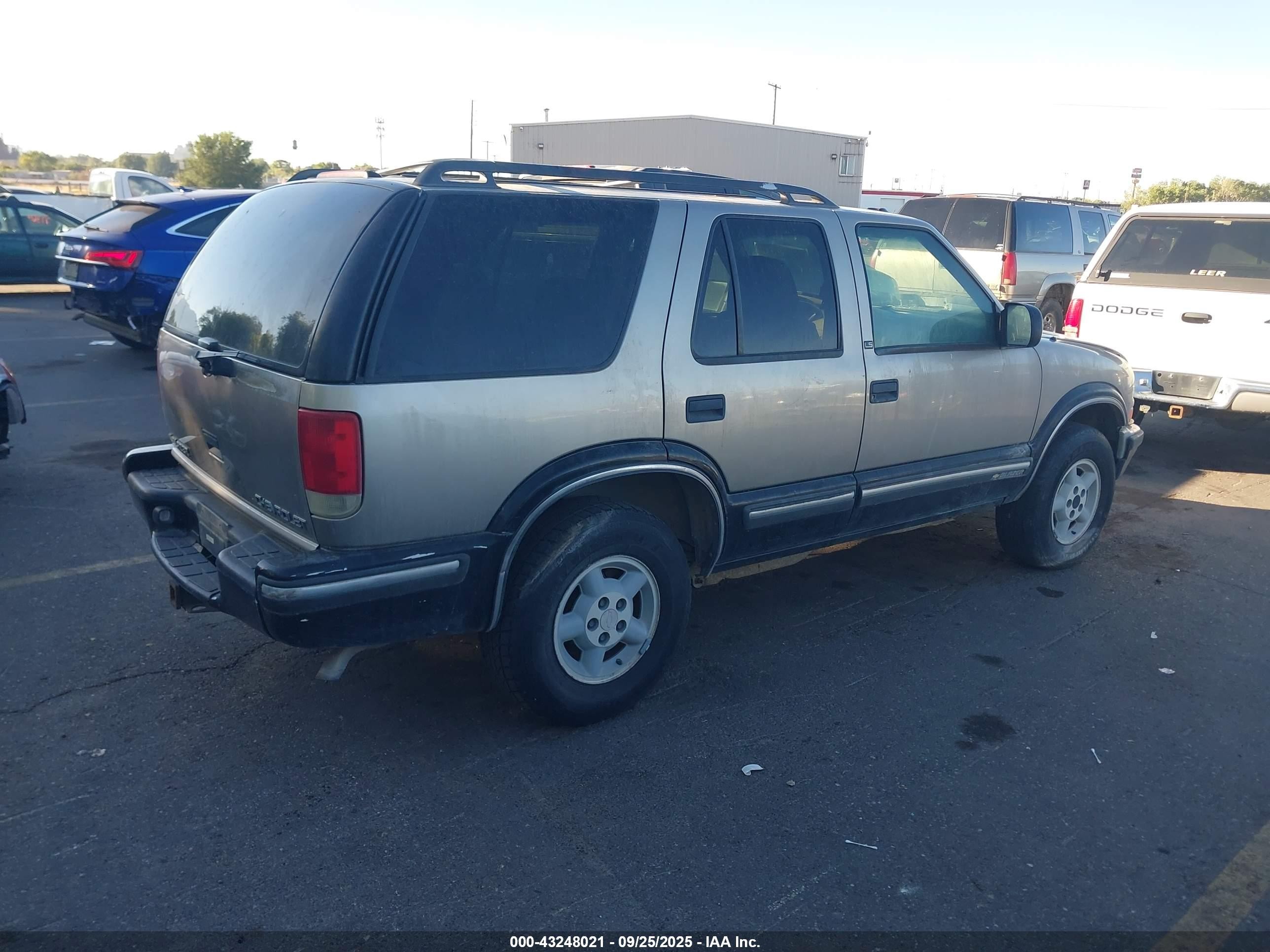 1999 Chevrolet Blazer Ls Green vin: 1GNDT13W1X2129093