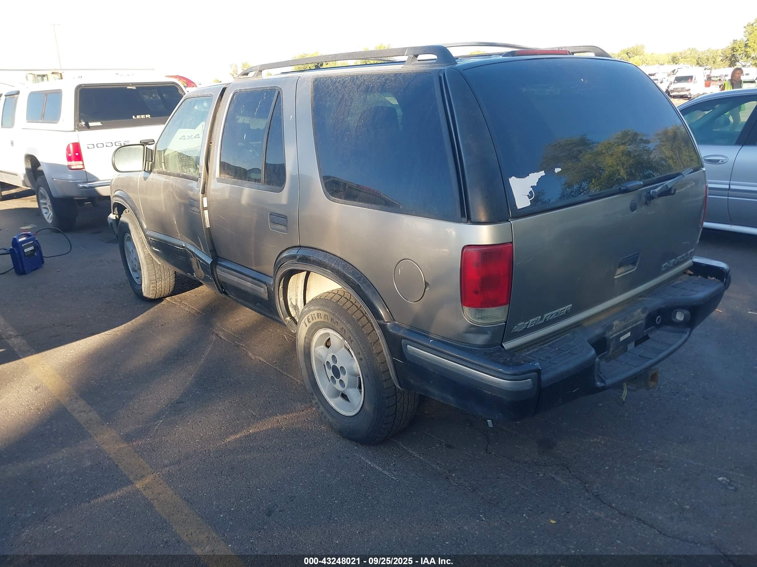 1999 Chevrolet Blazer Ls Green vin: 1GNDT13W1X2129093