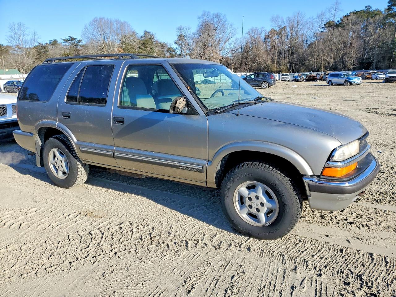 2001 Chevrolet Blazer Cream vin: 1GNDT13W212147481