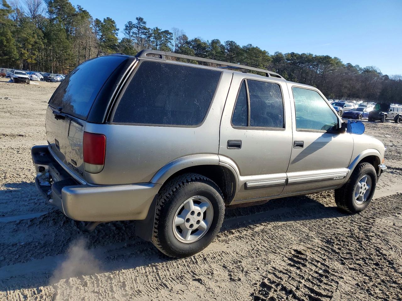 2001 Chevrolet Blazer Cream vin: 1GNDT13W212147481