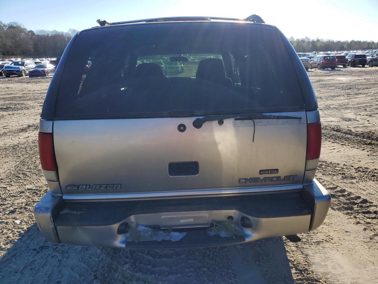 2001 Chevrolet Blazer Cream vin: 1GNDT13W212147481