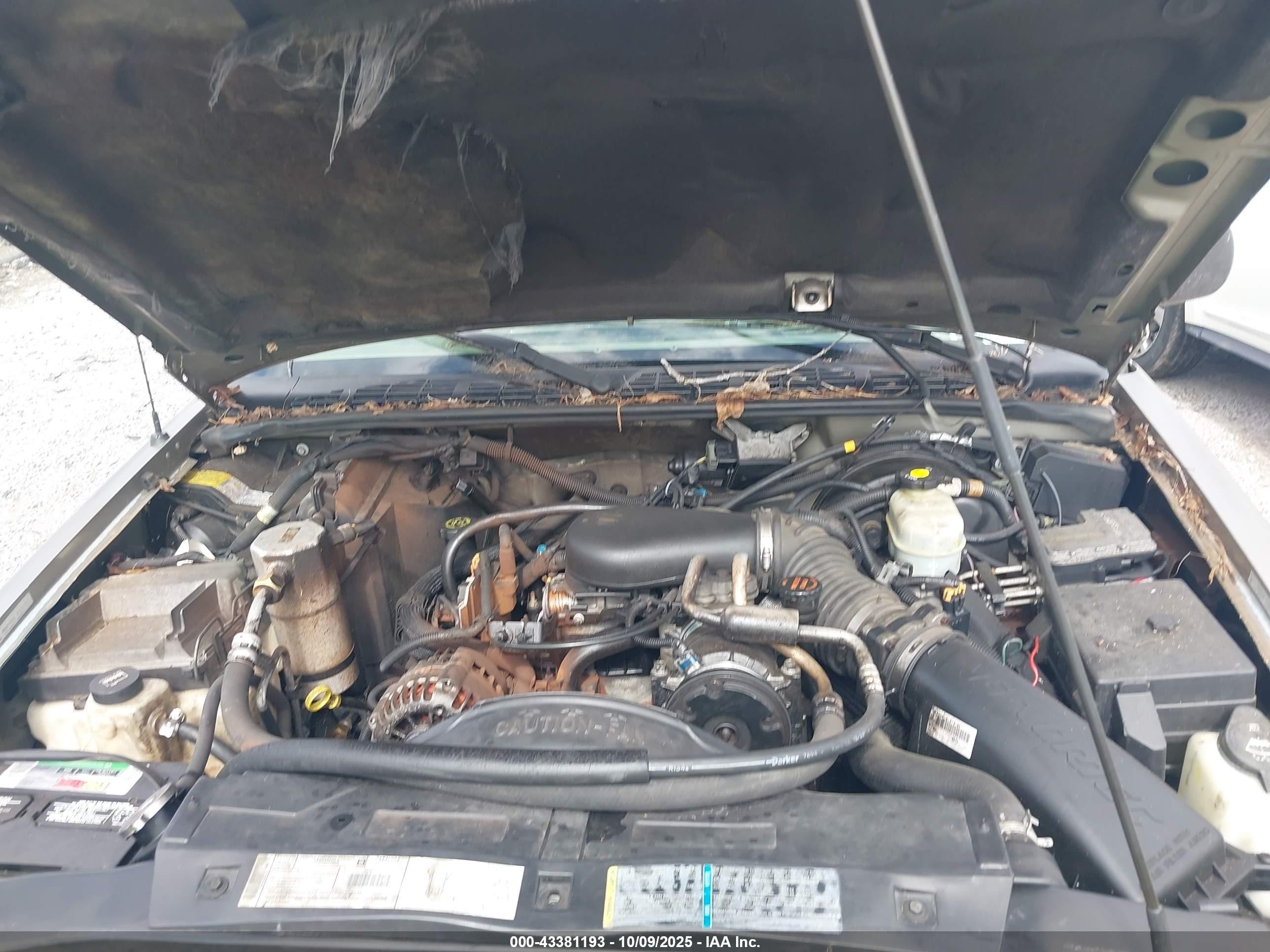 2002 Chevrolet Blazer Ls Серебряный vin: 1GNDT13W22K135560