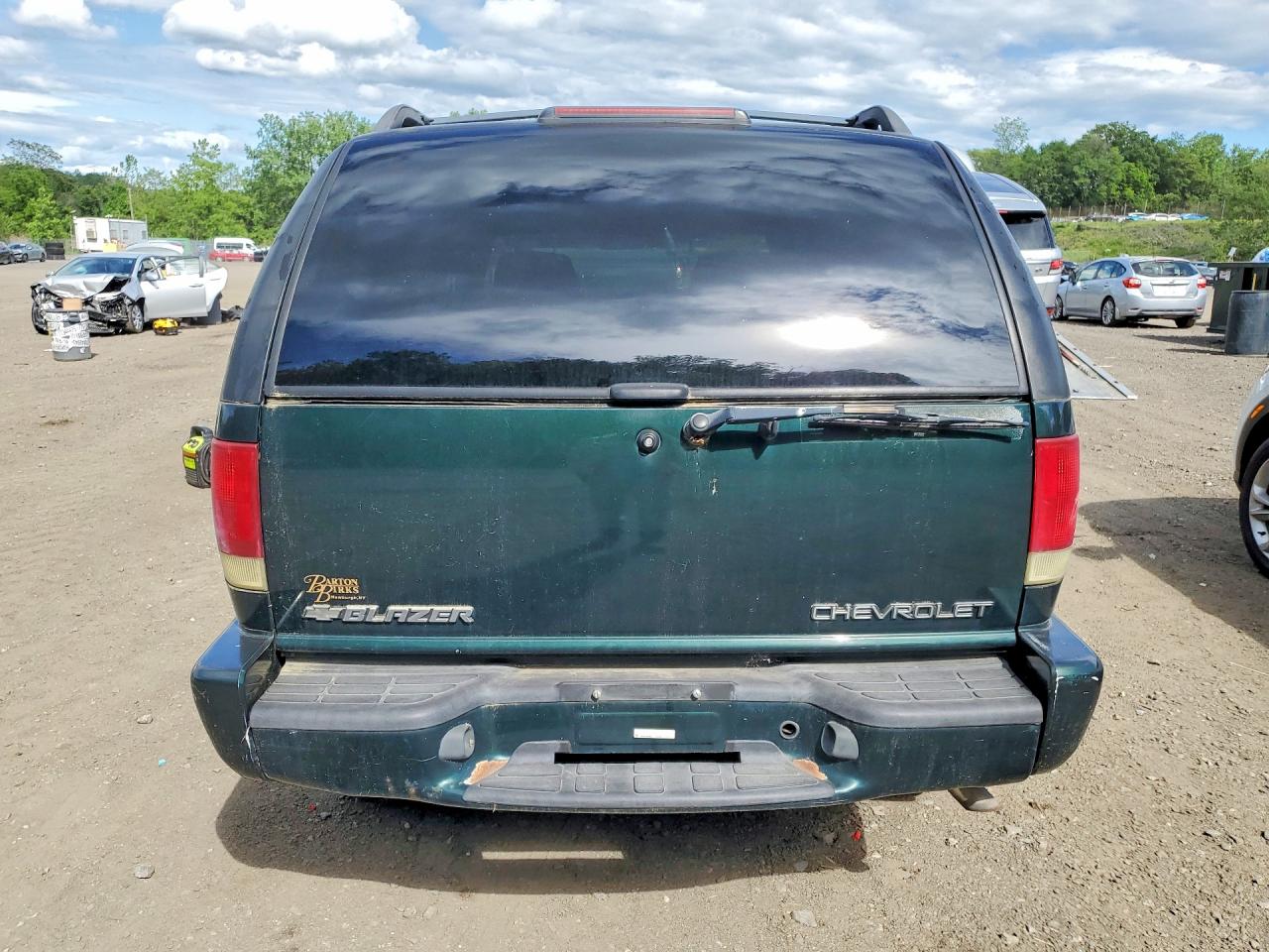 2002 Chevrolet Blazer Green vin: 1GNDT13W22K238400