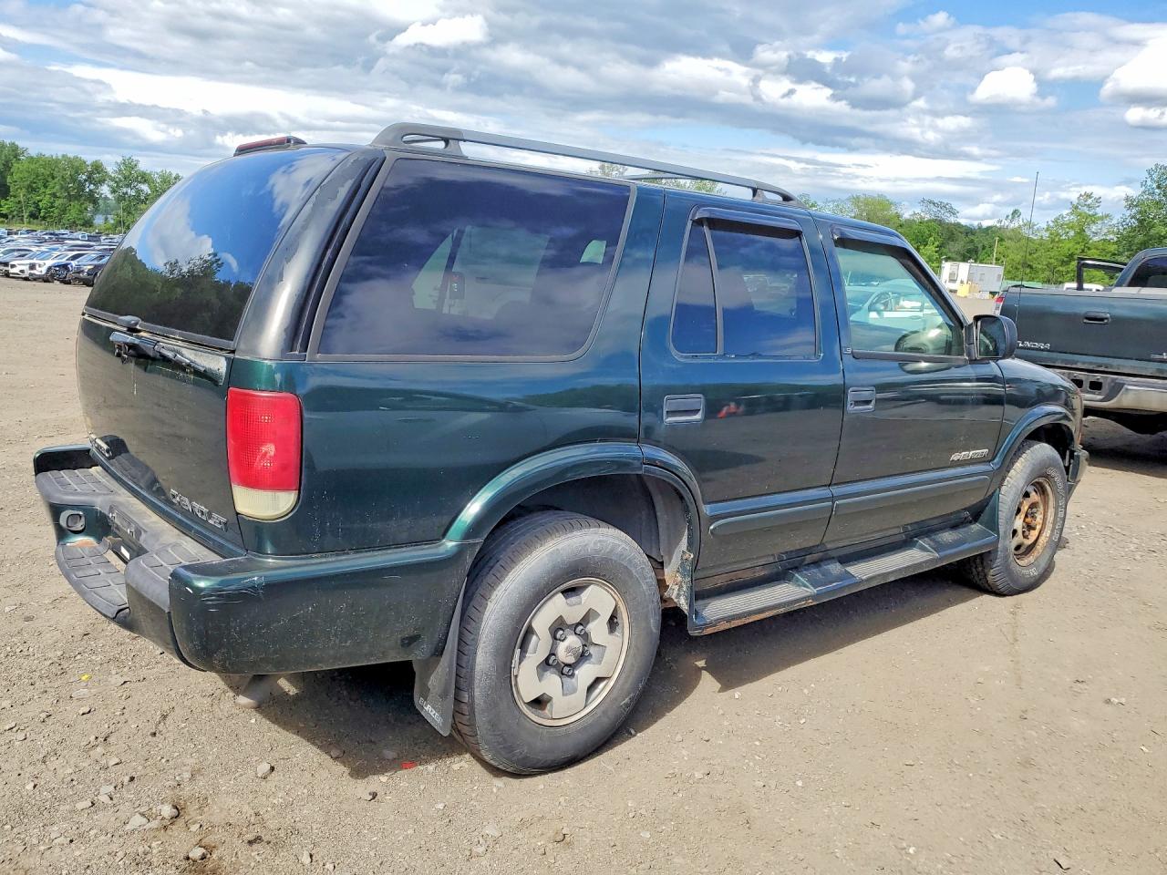 2002 Chevrolet Blazer Green vin: 1GNDT13W22K238400