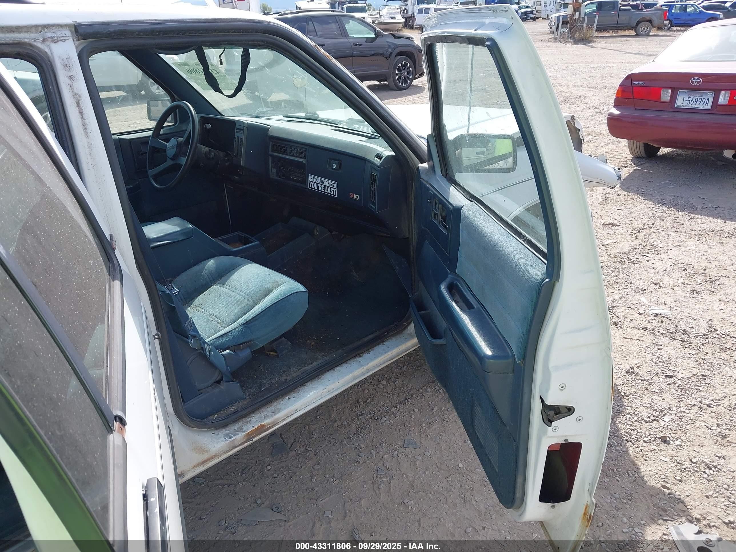 1994 Chevrolet Blazer S10 White vin: 1GNDT13W2R0159444