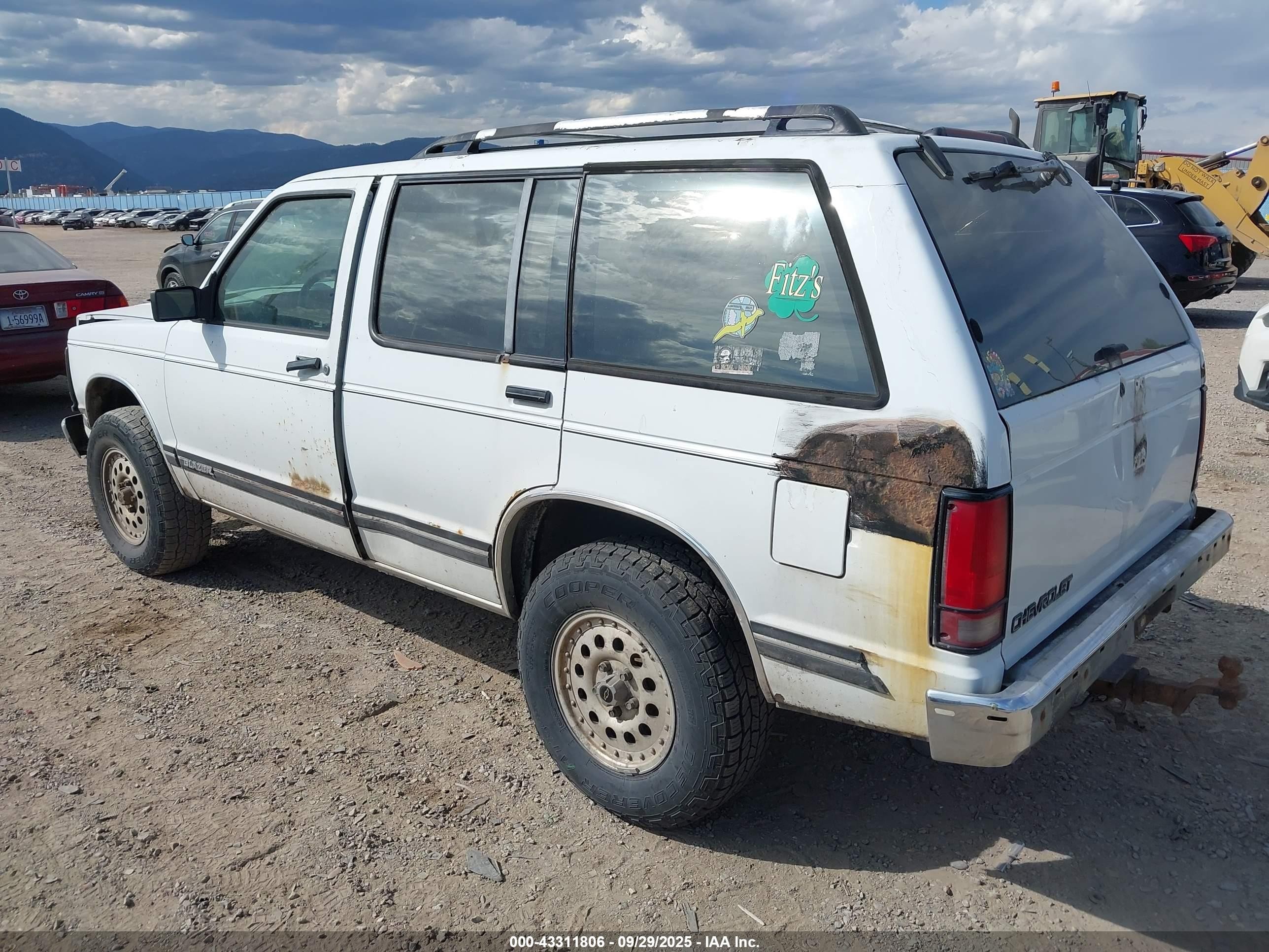 1994 Chevrolet Blazer S10 White vin: 1GNDT13W2R0159444
