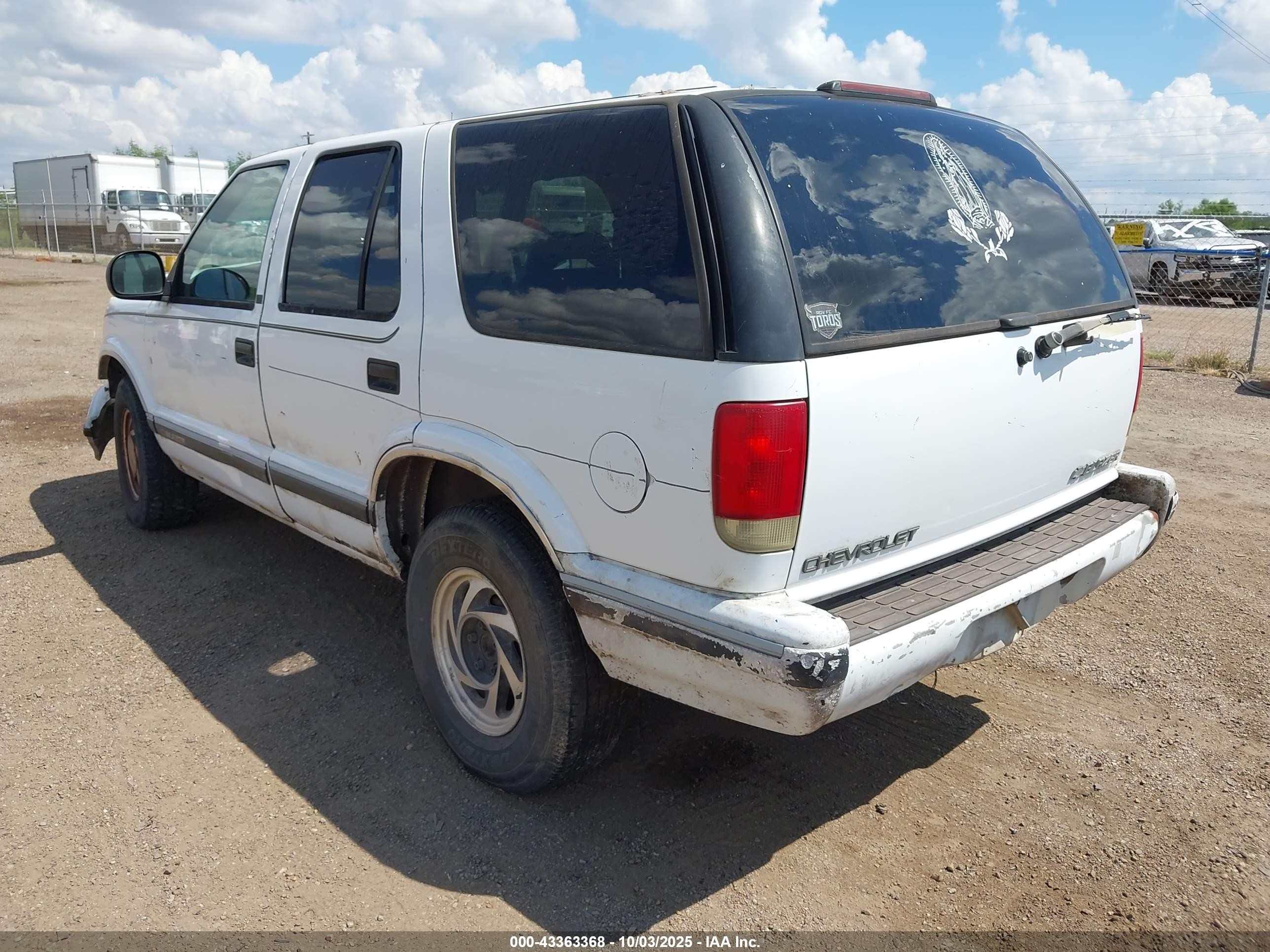 1995 Chevrolet Blazer   White vin: 1GNDT13W2S2140922