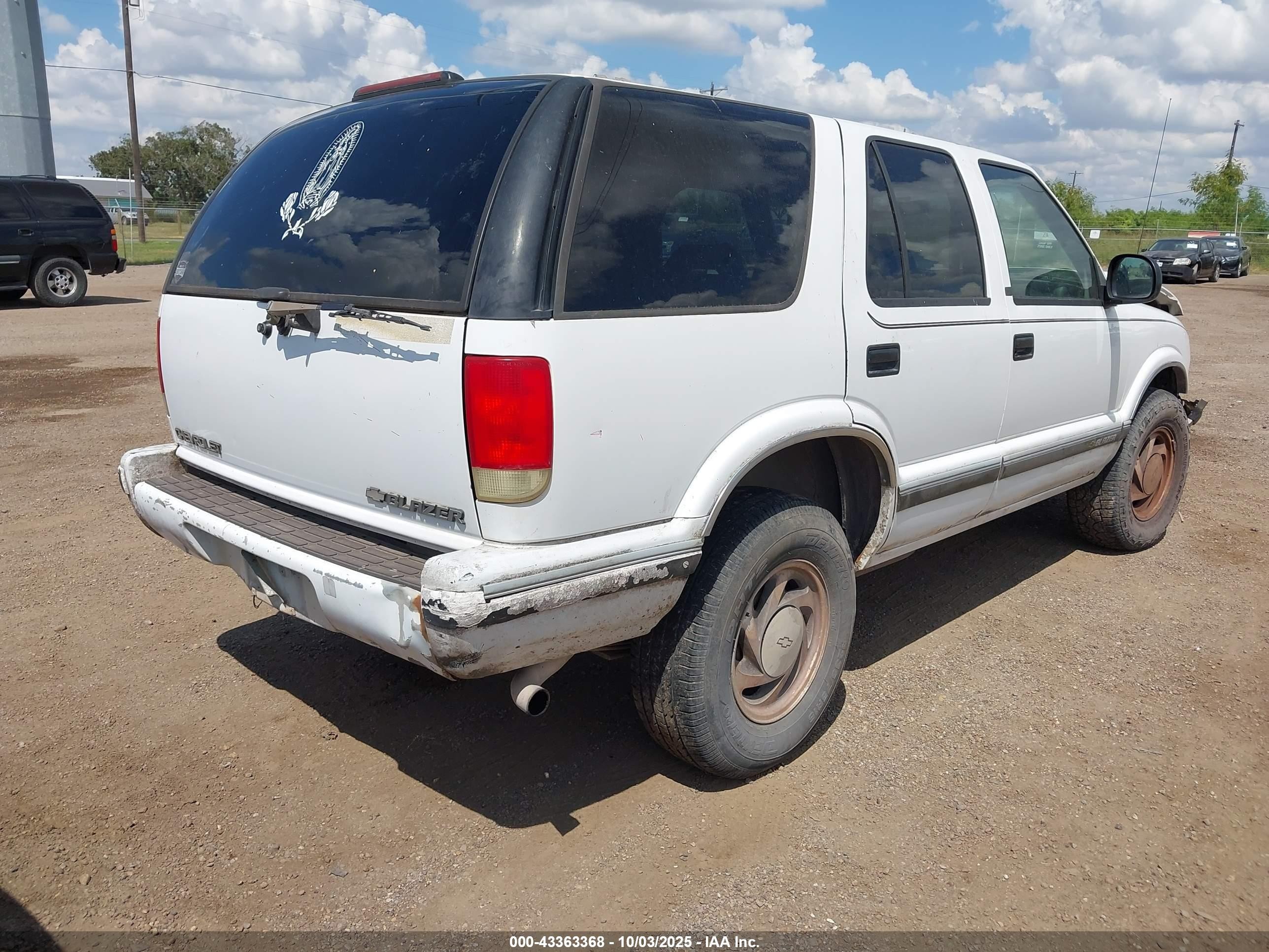1995 Chevrolet Blazer   White vin: 1GNDT13W2S2140922