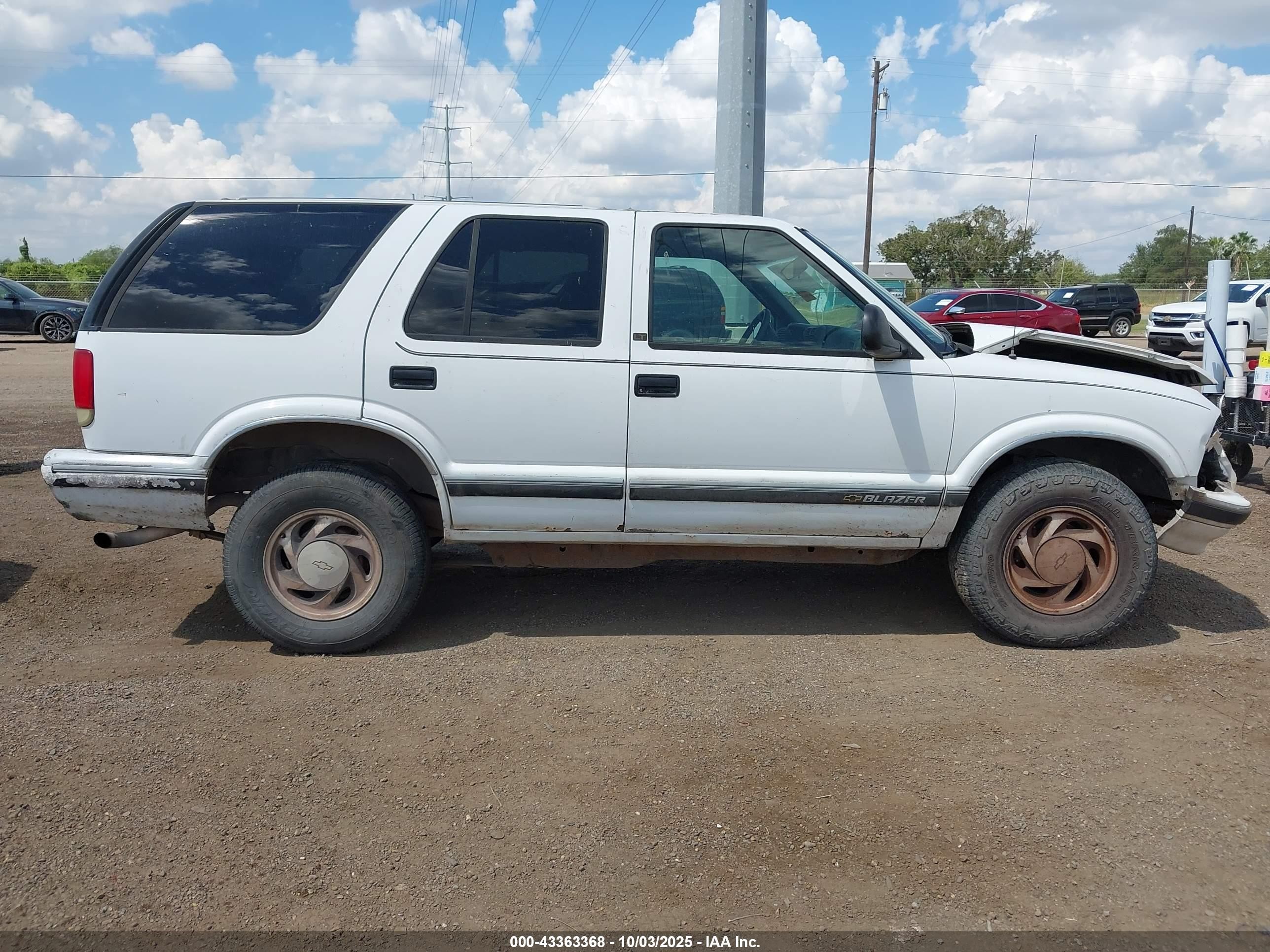 1995 Chevrolet Blazer   White vin: 1GNDT13W2S2140922
